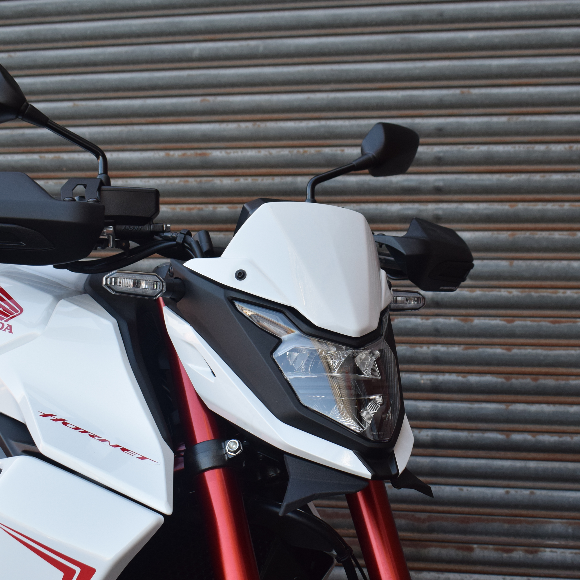Pyramid Fly Screen | Pearl Glare White | Honda CB750 Hornet 2022>2024 - Shop name
