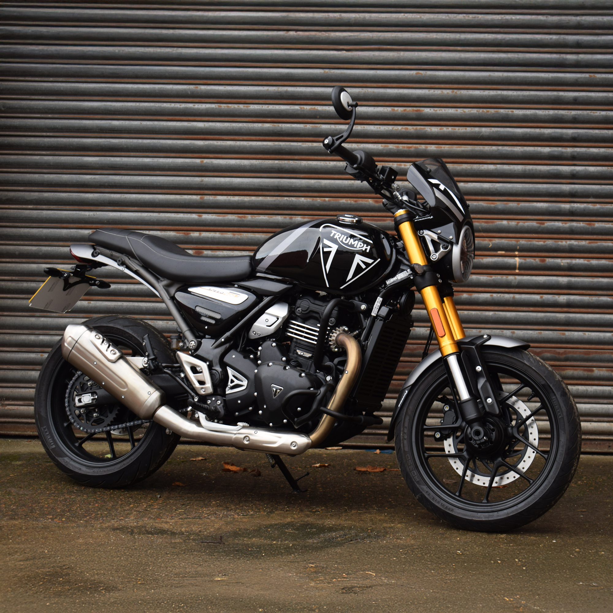 Pyramid Fly Screen | Phantom Black/Storm Grey | Triumph Speed 400 2024>Current -  Shop name