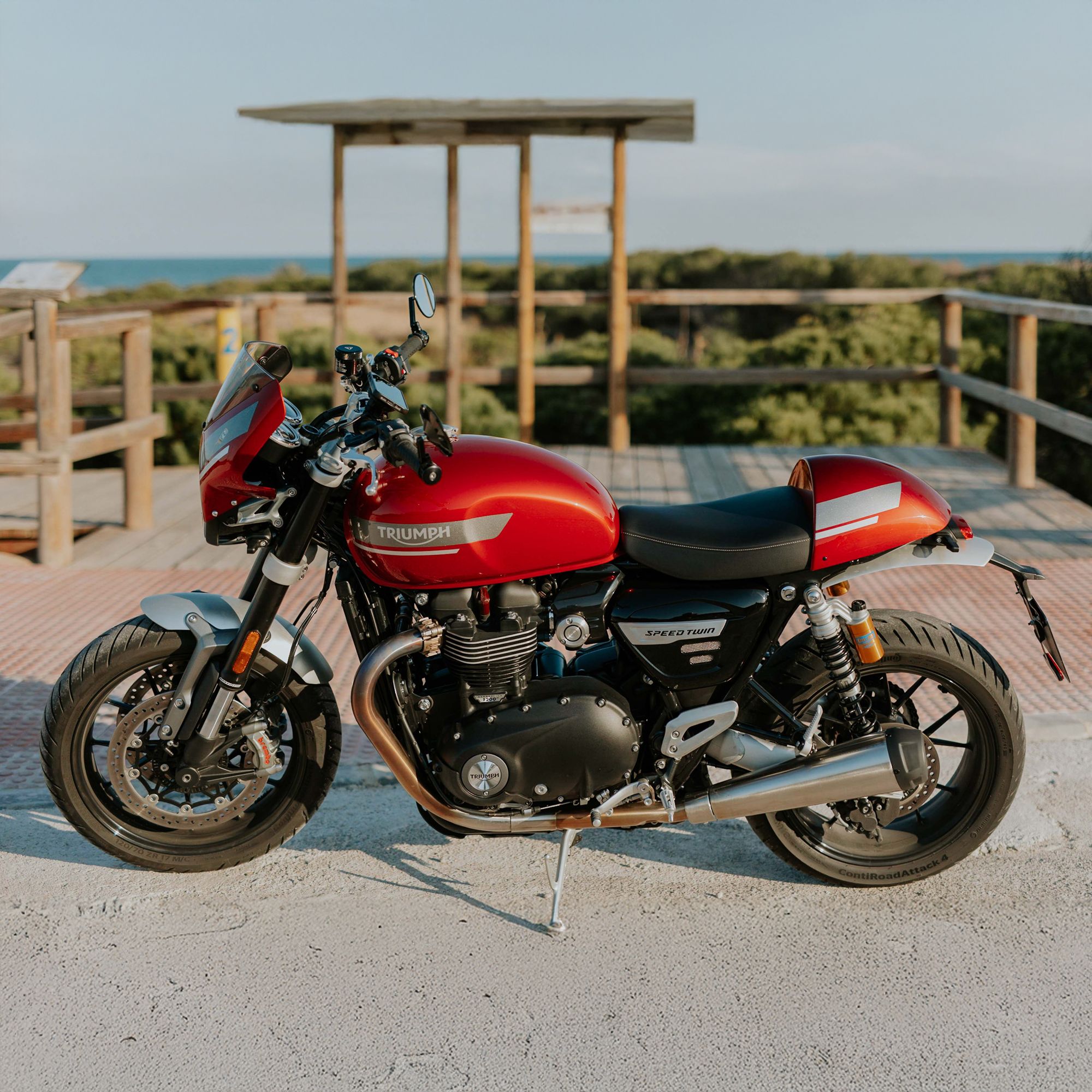 Pyramid Fly Screen | Red Hopper Scheme | Triumph Speed Twin 1200 2019>2024-Screens-Pyramid Motorcycle Accessories