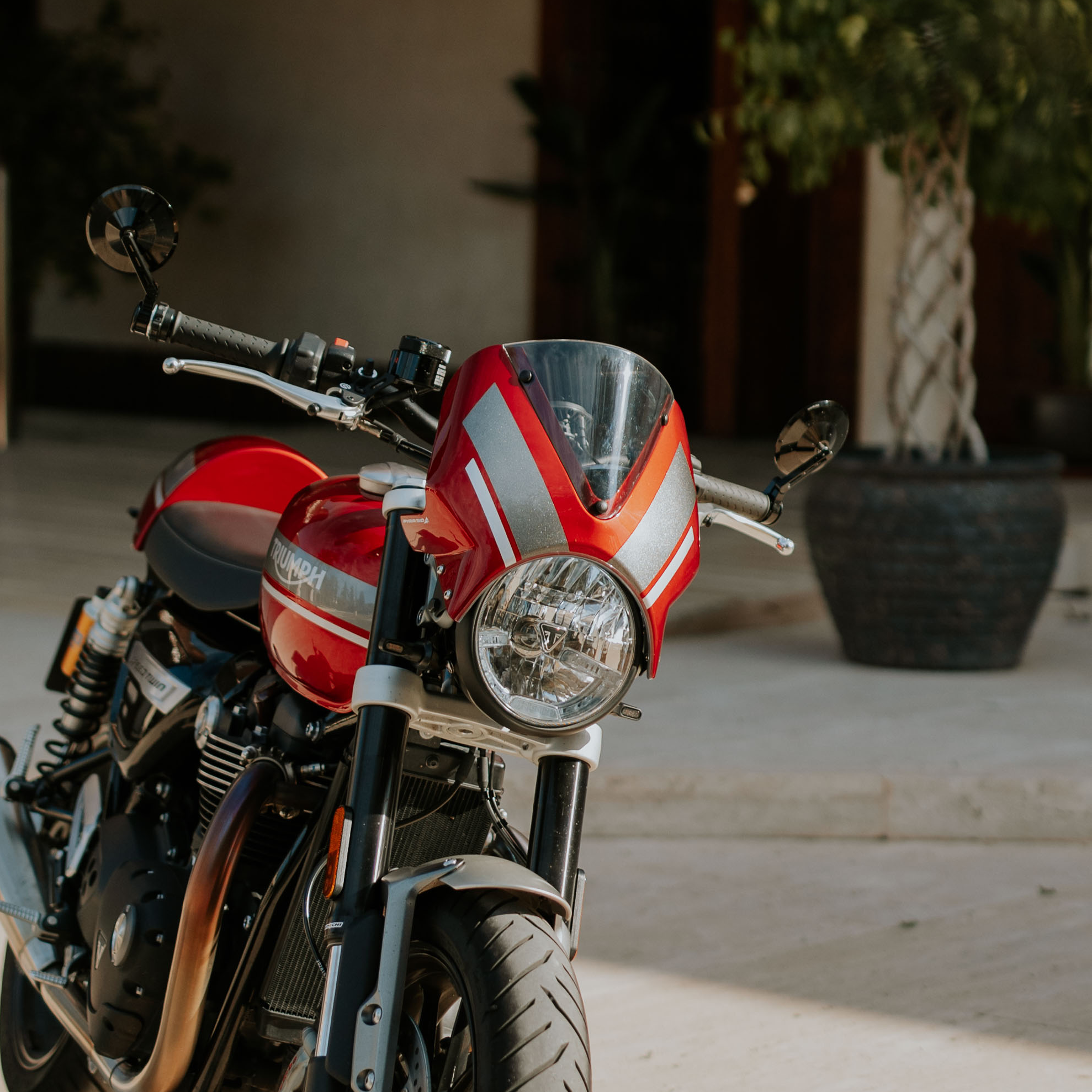 Pyramid Fly Screen | Red Hopper Scheme | Triumph Speed Twin 1200 2019>2024-Screens-Pyramid Motorcycle Accessories