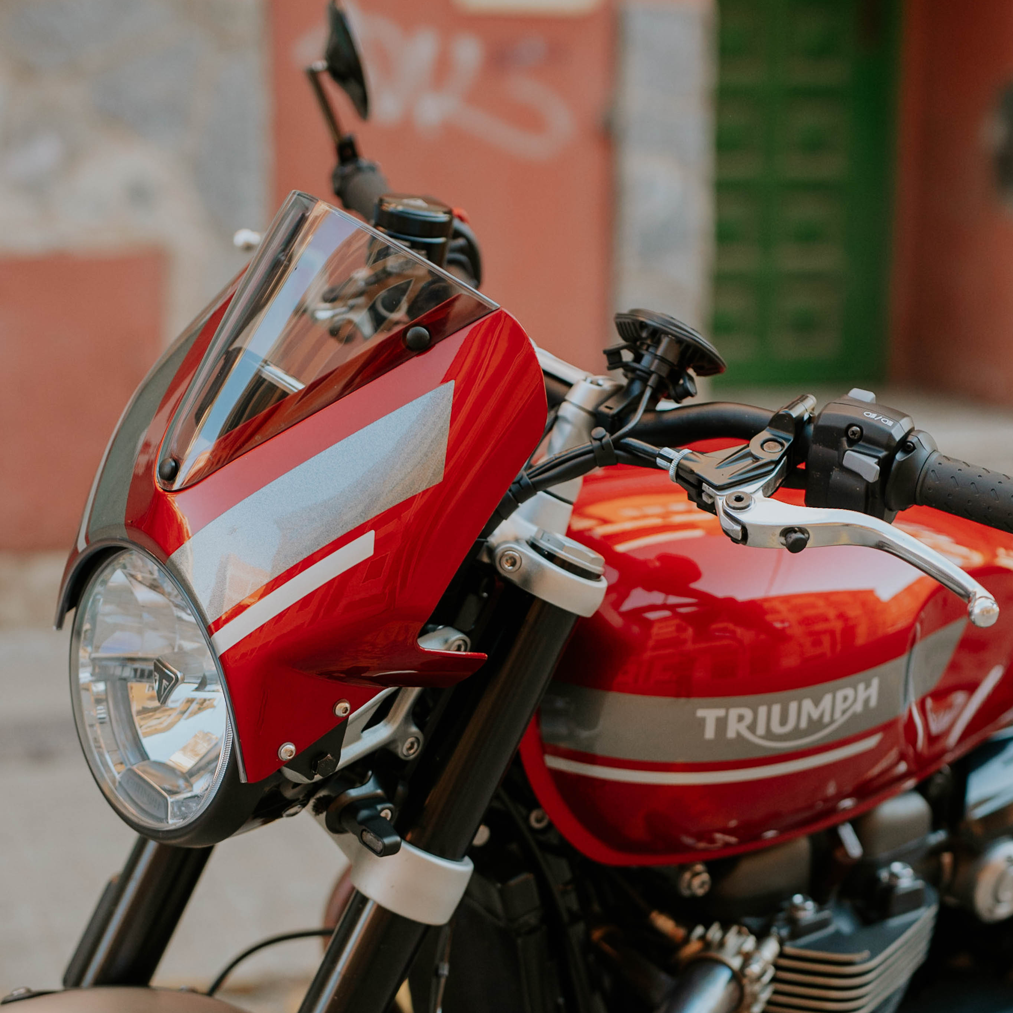 Pyramid Fly Screen | Red Hopper Scheme | Triumph Speed Twin 1200 2019>2024-Screens-Pyramid Motorcycle Accessories