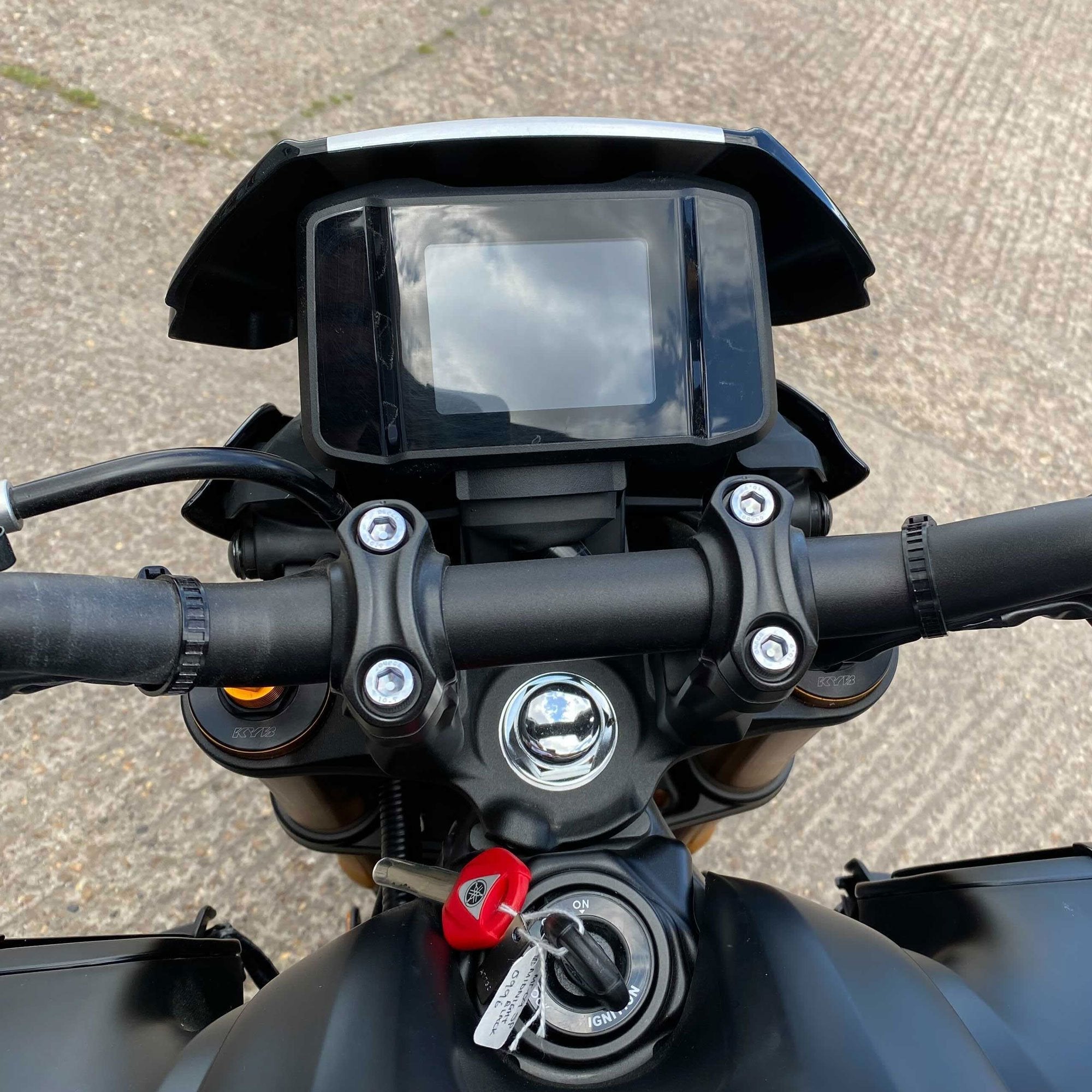 Pyramid Fly Screen | Storm Fluo/Cyan Strom Colours | Yamaha MT-09 2021>2023 - Shop name