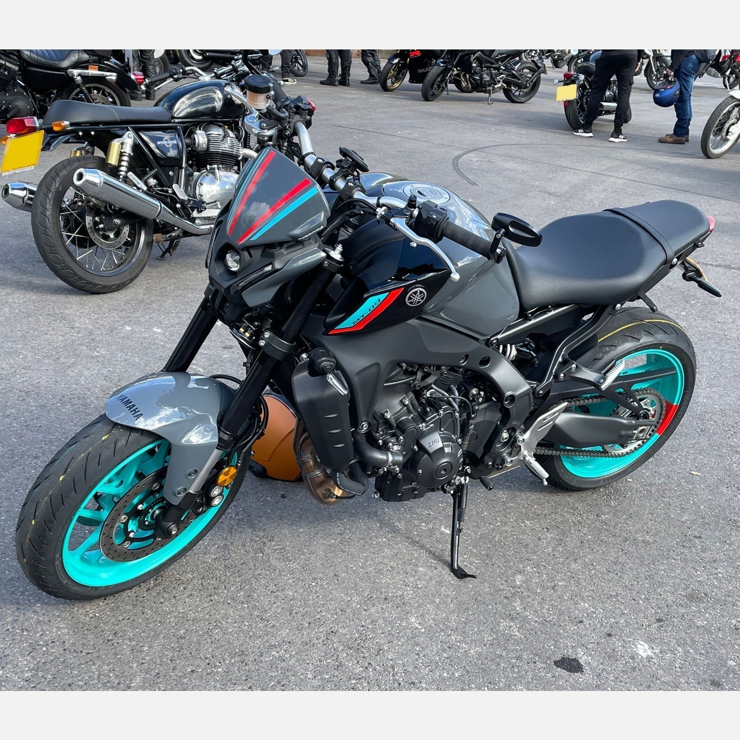 Pyramid Fly Screen | Storm Fluo/Cyan Strom Colours | Yamaha MT-09 2021>2023 - Shop name