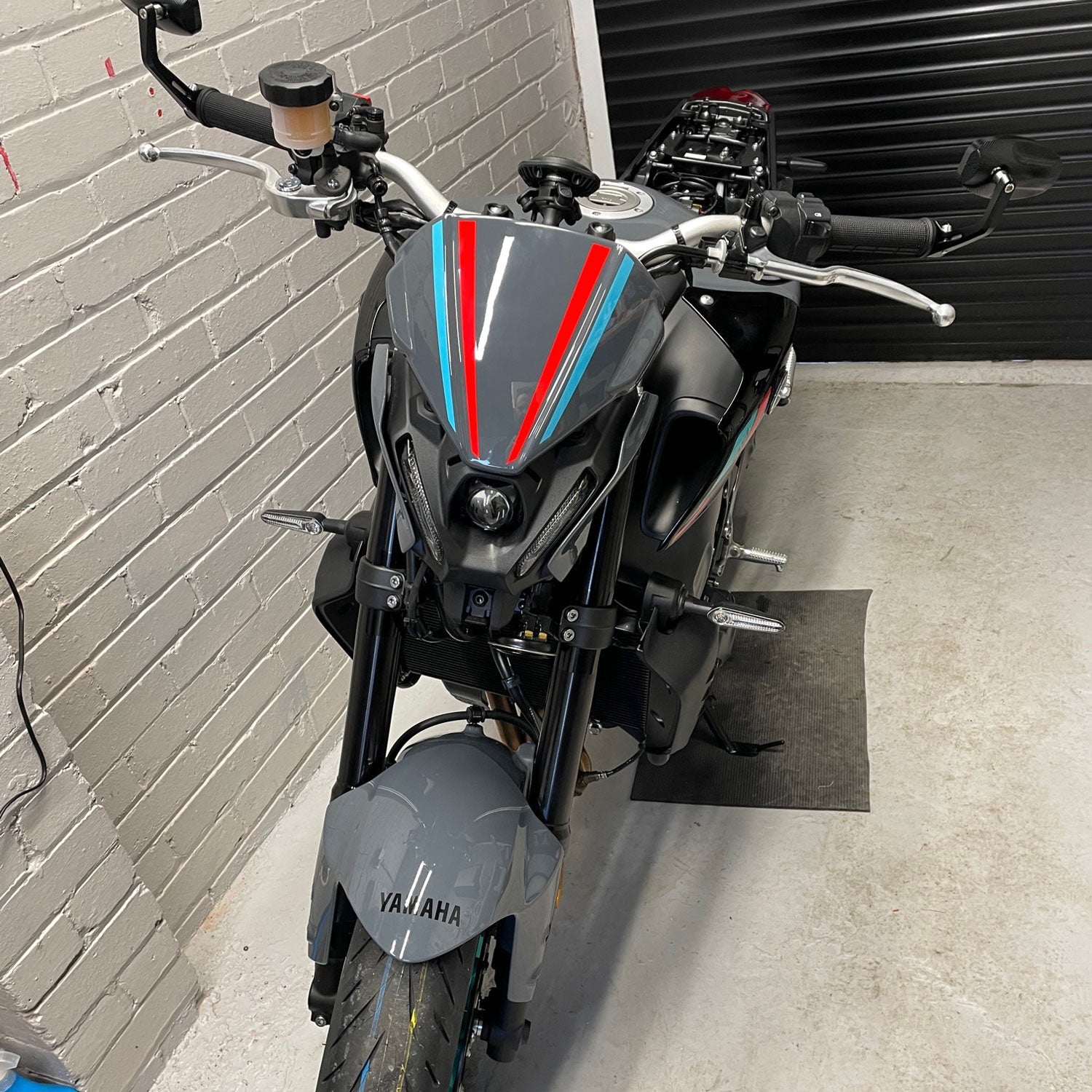 Pyramid Fly Screen | Storm Fluo/Cyan Strom Colours | Yamaha MT-09 2021>2023 - Shop name