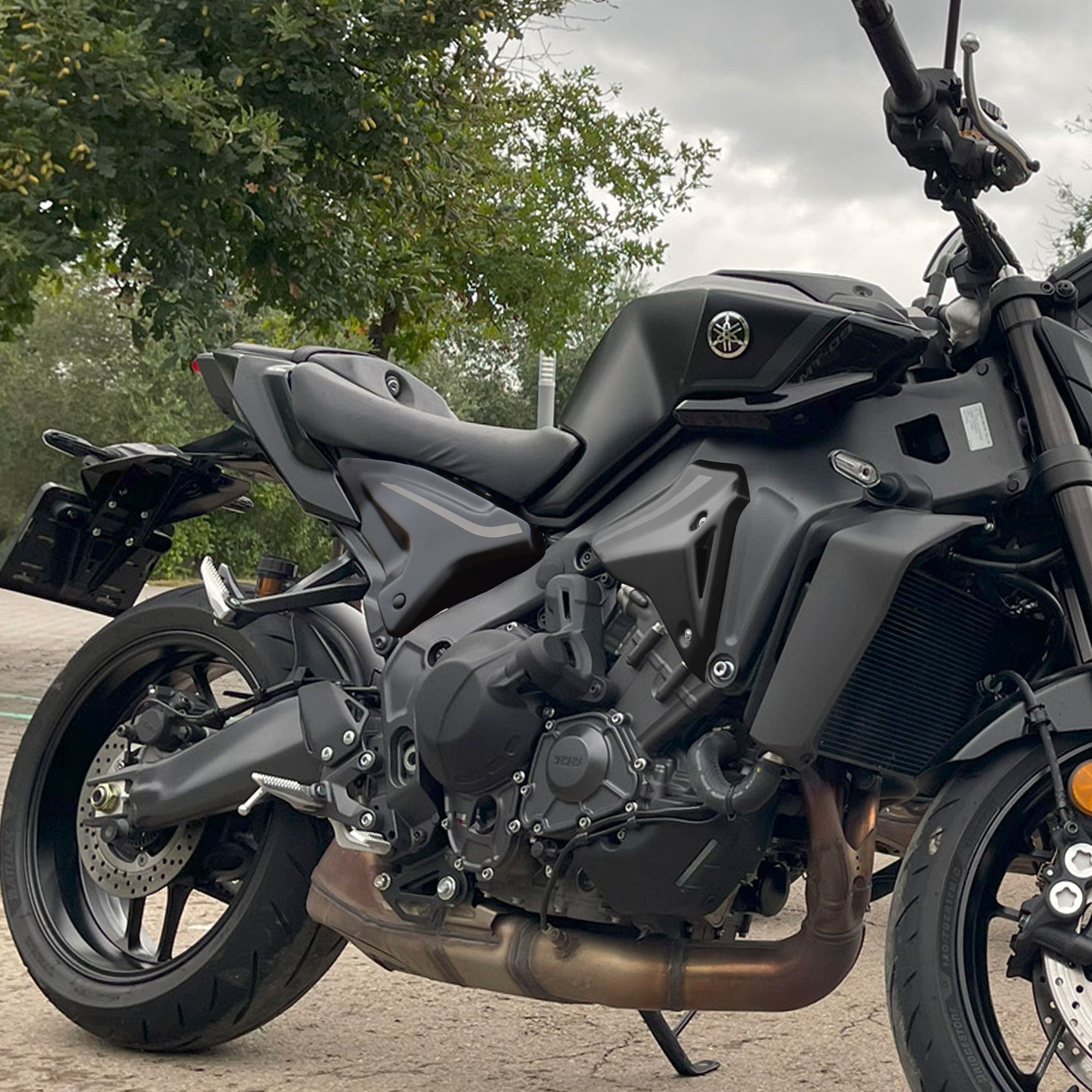 Pyramid Front Infill Panels | Tech Black | Yamaha MT-09 2021>Current - Pyramid Motorcycle Accessories