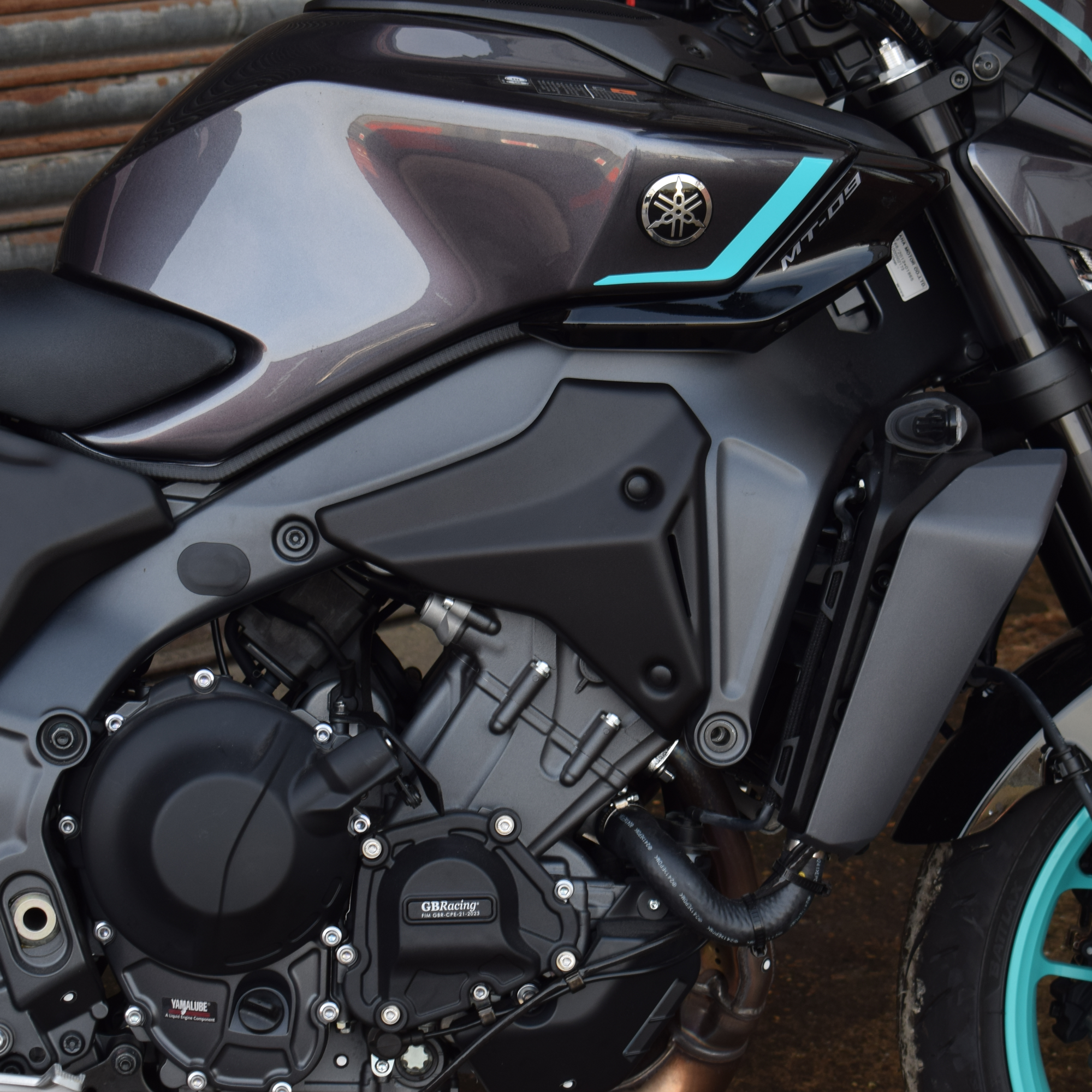 Pyramid Front Infill Panels | Tech Black | Yamaha MT-09 2021>Current - Pyramid Motorcycle Accessories