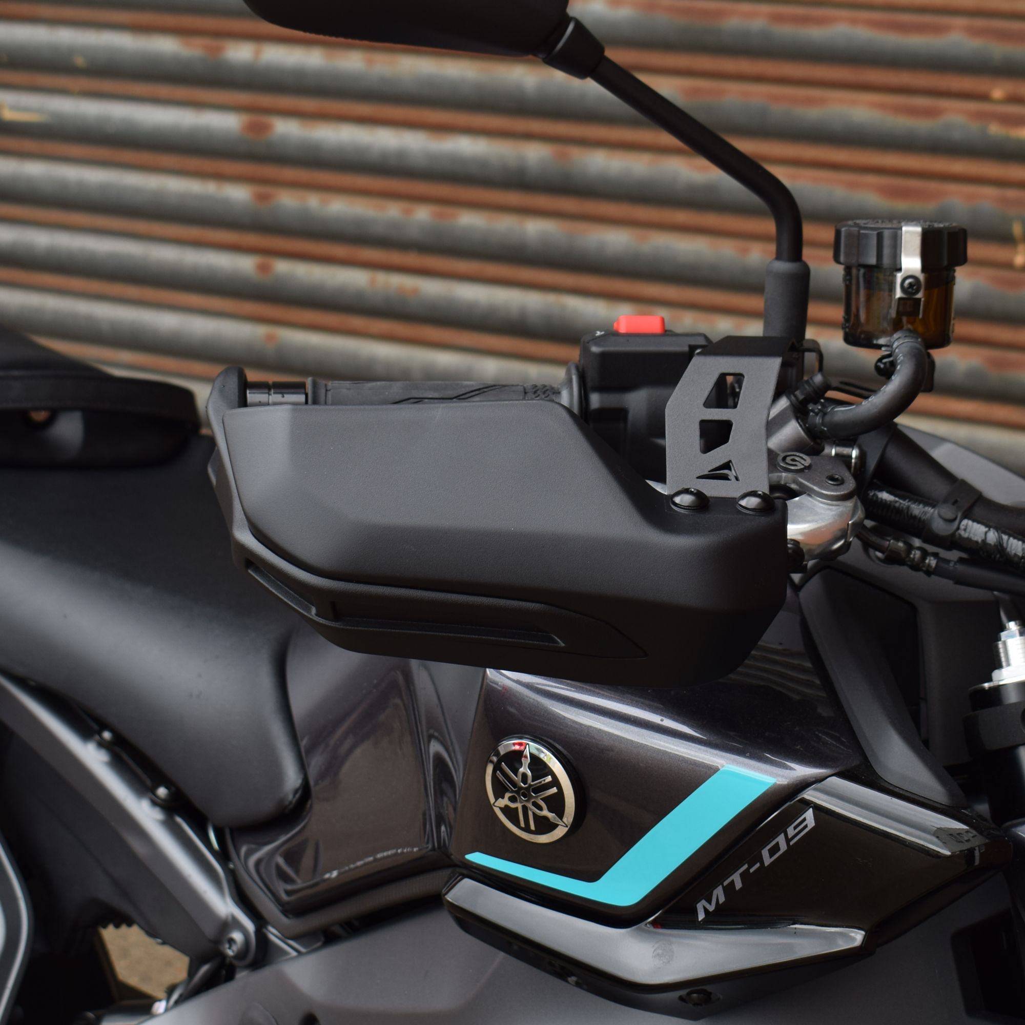 Pyramid Handguards | Matte Black | Yamaha MT-09 2024>2025 -  Shop name