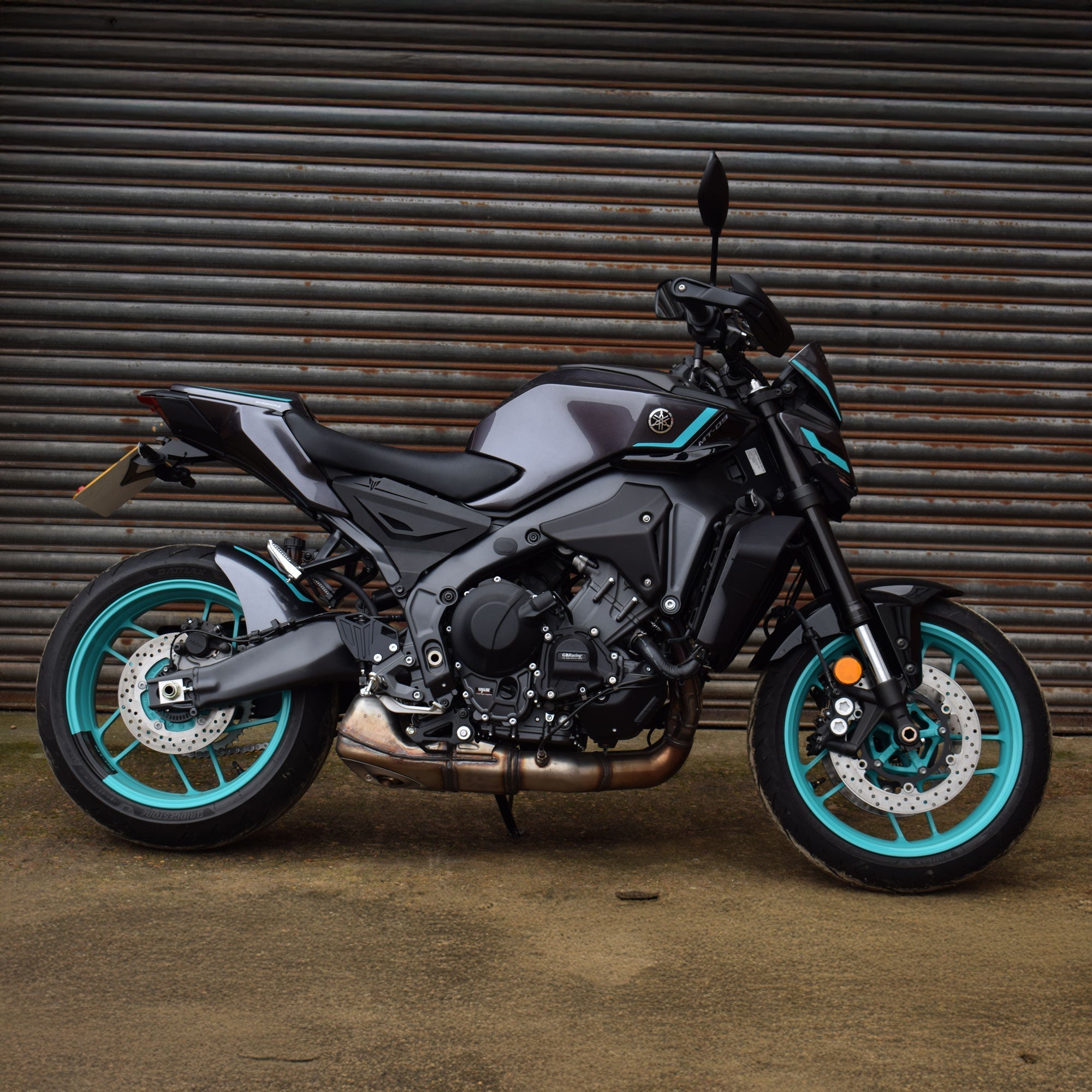 Pyramid Heel Plates | Black | Yamaha MT-09 inc SP 2024>Current - Pyramid Motorcycle Accessories