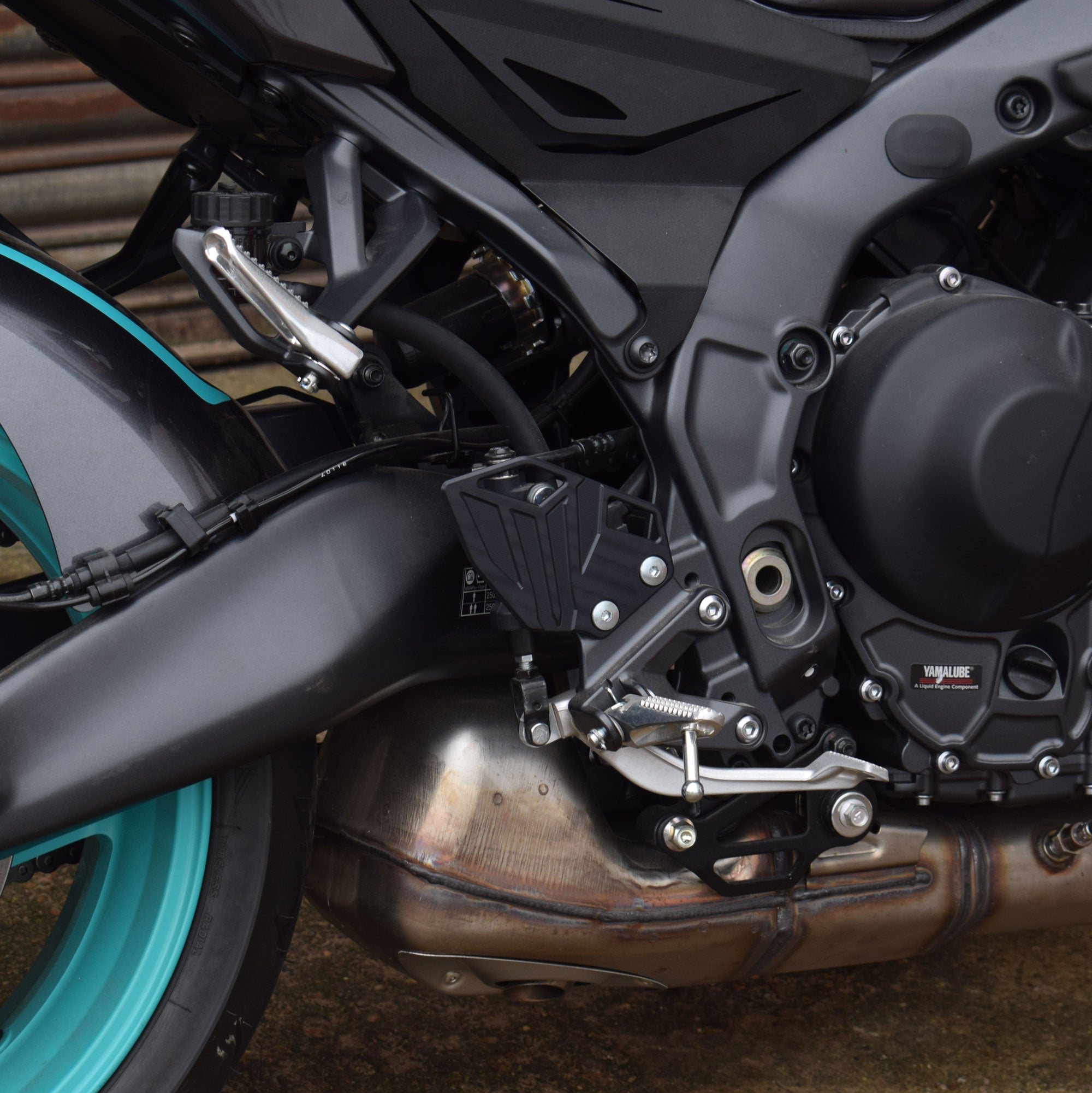 Pyramid Heel Plates | Black | Yamaha MT-09 inc SP 2024>Current - Pyramid Motorcycle Accessories