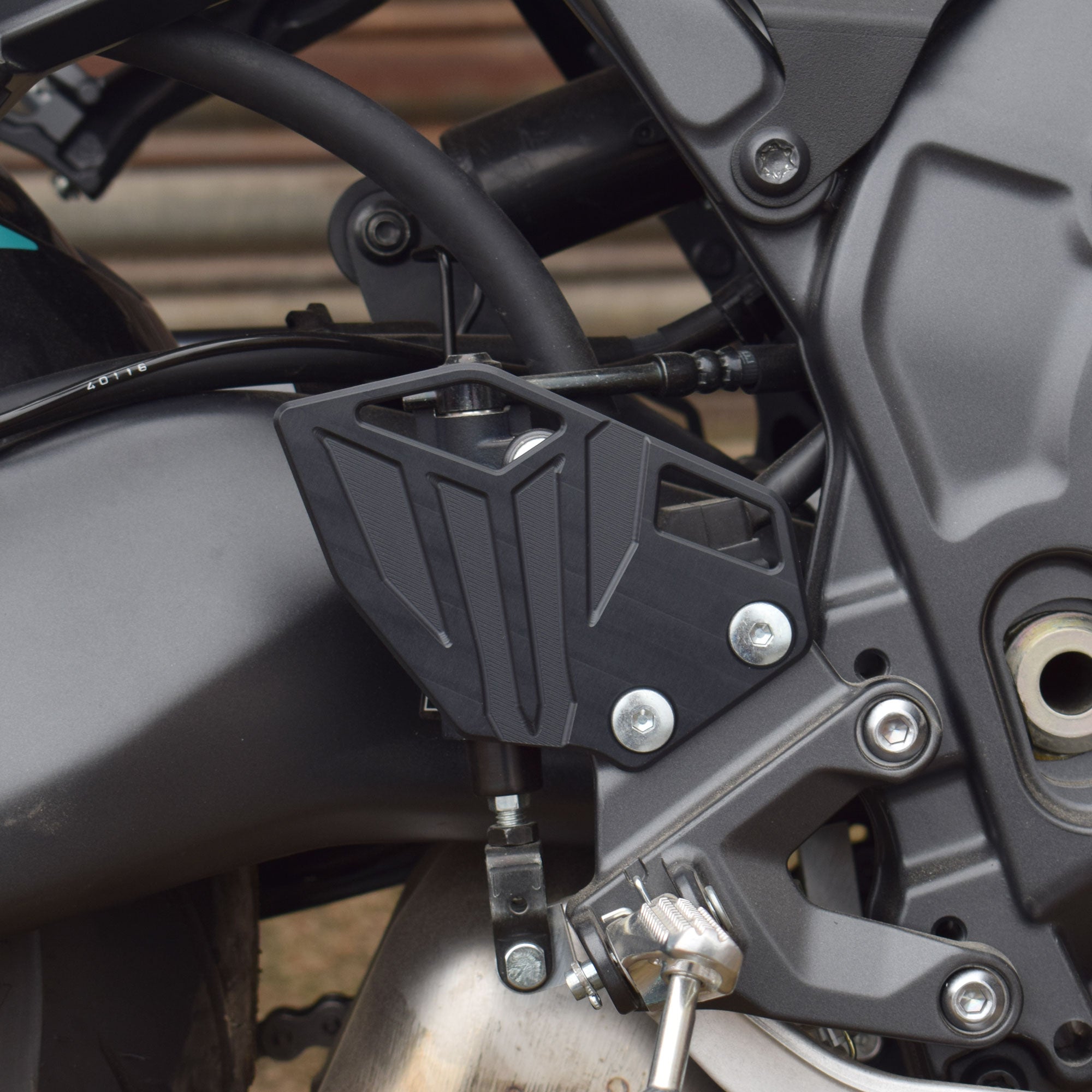 Pyramid Heel Plates | Black | Yamaha MT-09 inc SP 2024>Current - Pyramid Motorcycle Accessories