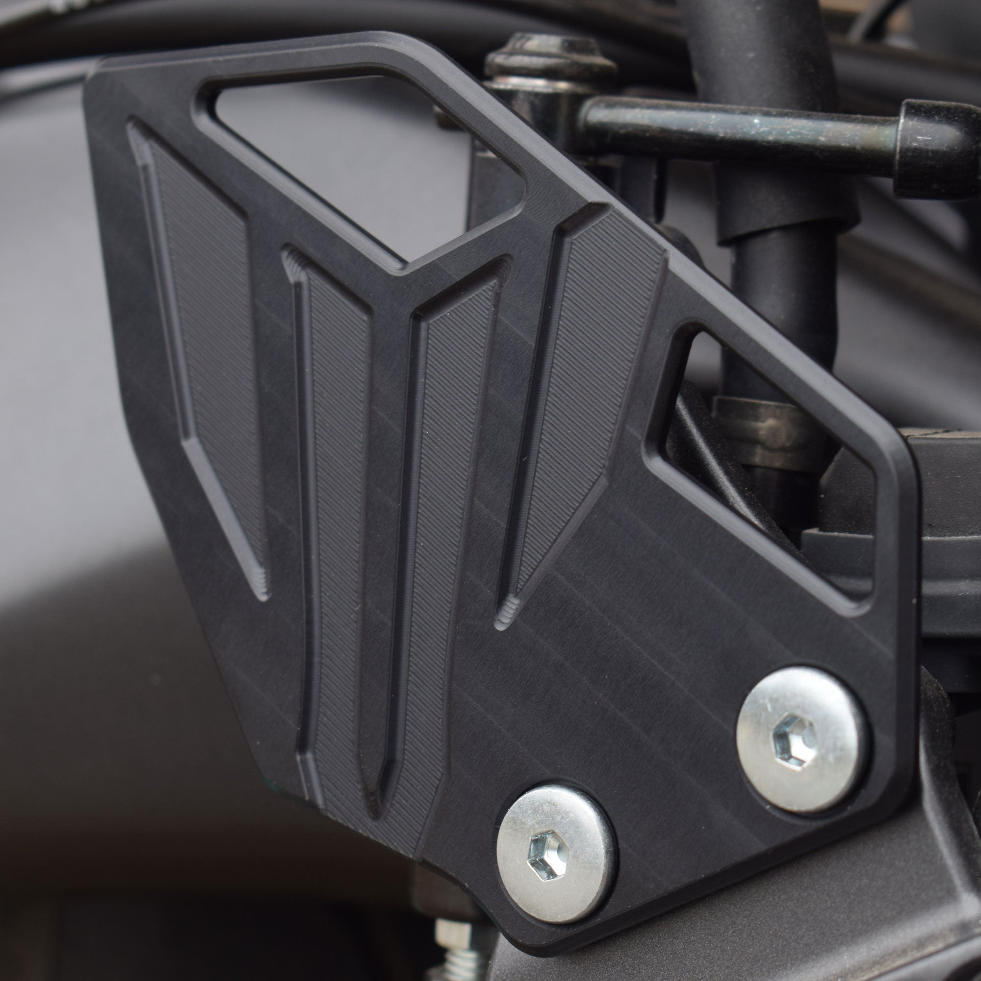 Pyramid Heel Plates | Black | Yamaha MT-09 inc SP 2024>Current - Pyramid Motorcycle Accessories