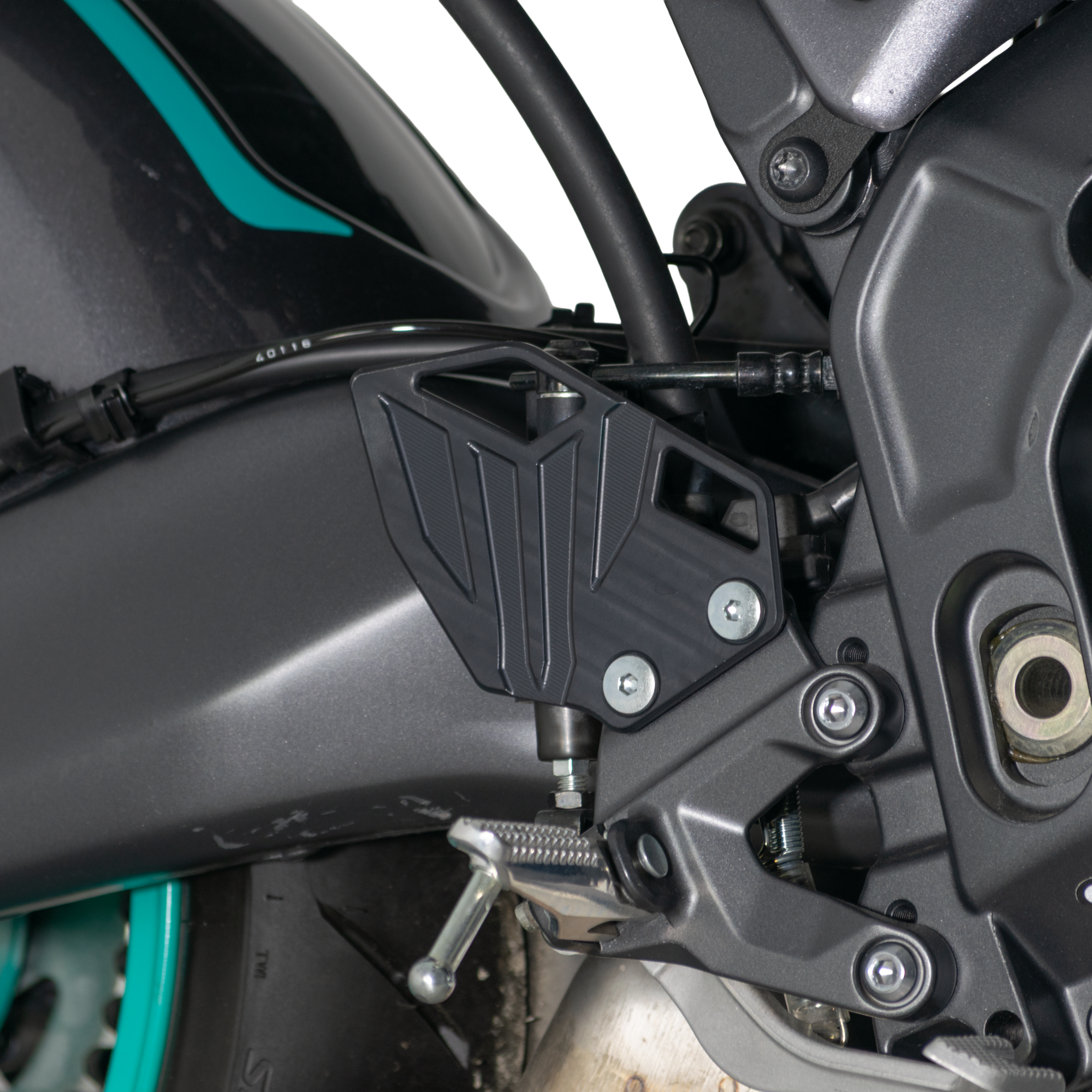Pyramid Heel Plates | Black | Yamaha MT-09 inc SP 2024>Current - Pyramid Motorcycle Accessories
