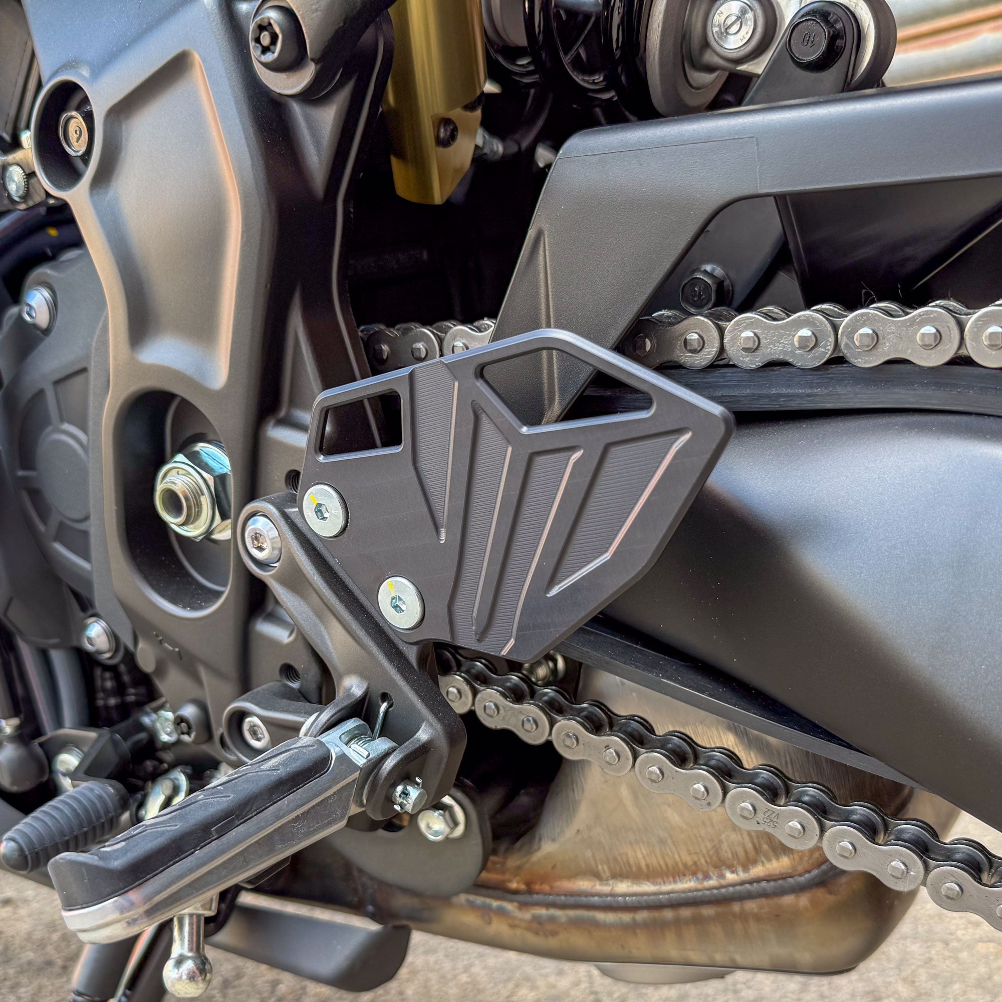 Pyramid Heel Plates | Black | Yamaha XSR 900 (Inc. GP) 2022>Current - Shop name