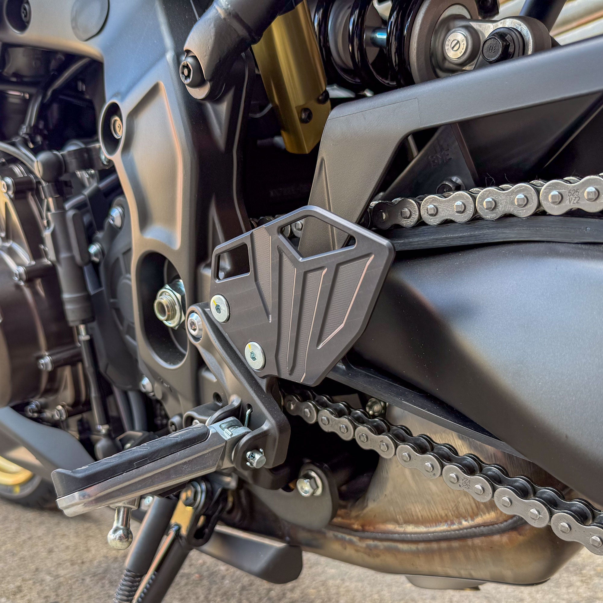 Pyramid Heel Plates | Black | Yamaha XSR 900 (Inc. GP) 2022>Current - Shop name