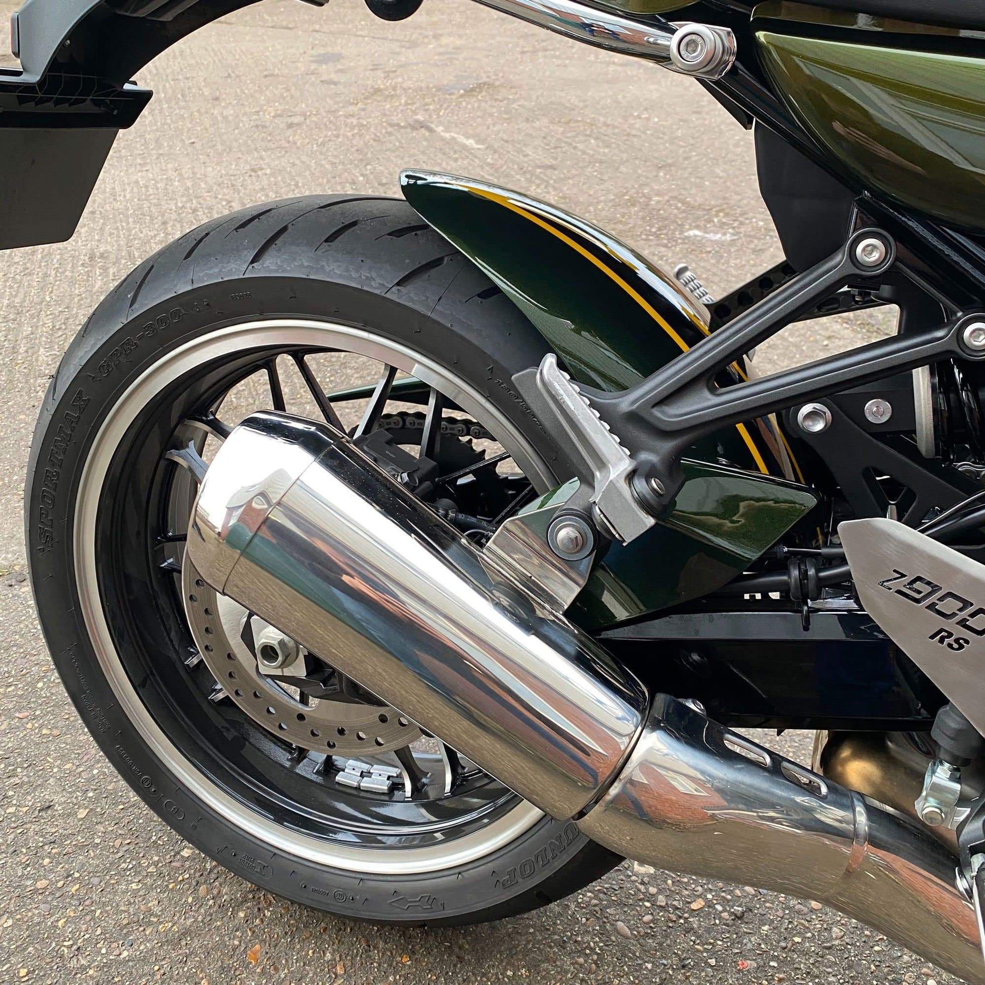 Pyramid Hugger | Candy Green/Metallic Yellow | Kawasaki Z 900 RS 2024>Current - Shop name