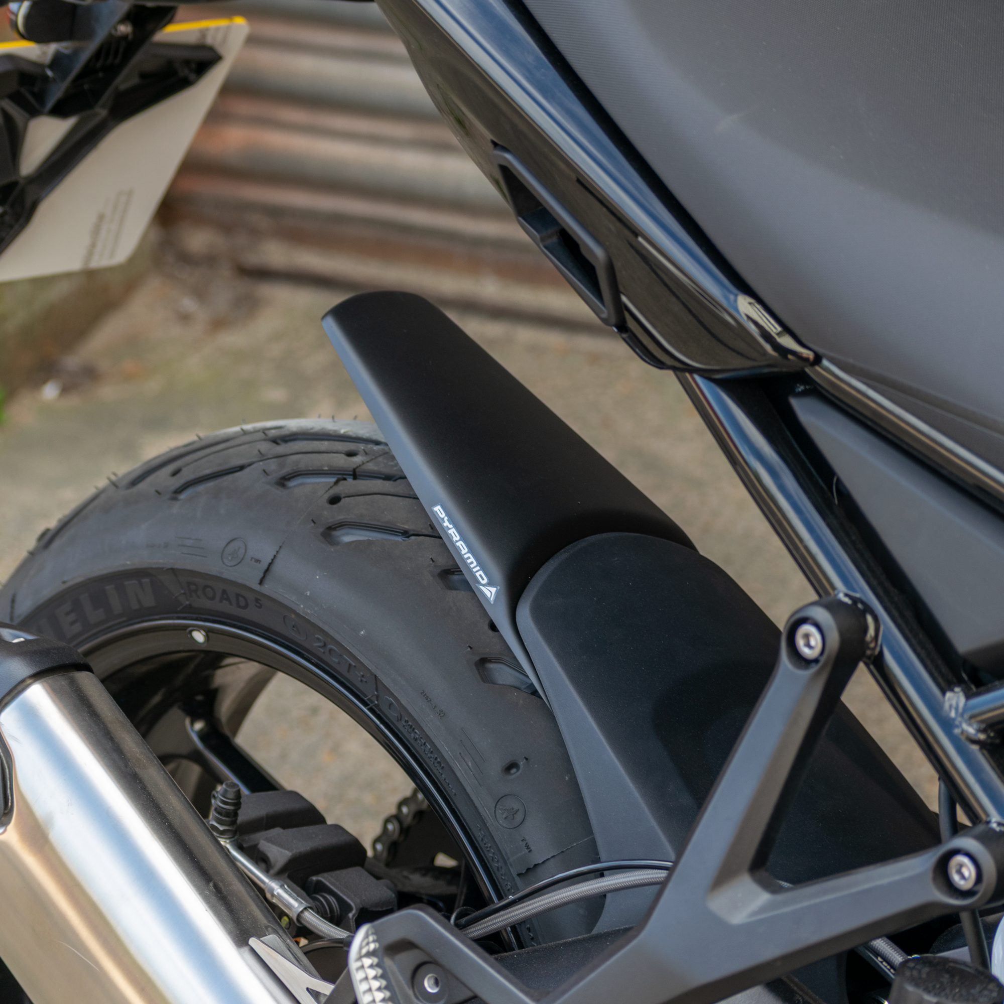 Pyramid Hugger Extension | Matte Black | Triumph Tiger Sport 800 2025>Current - Shop name