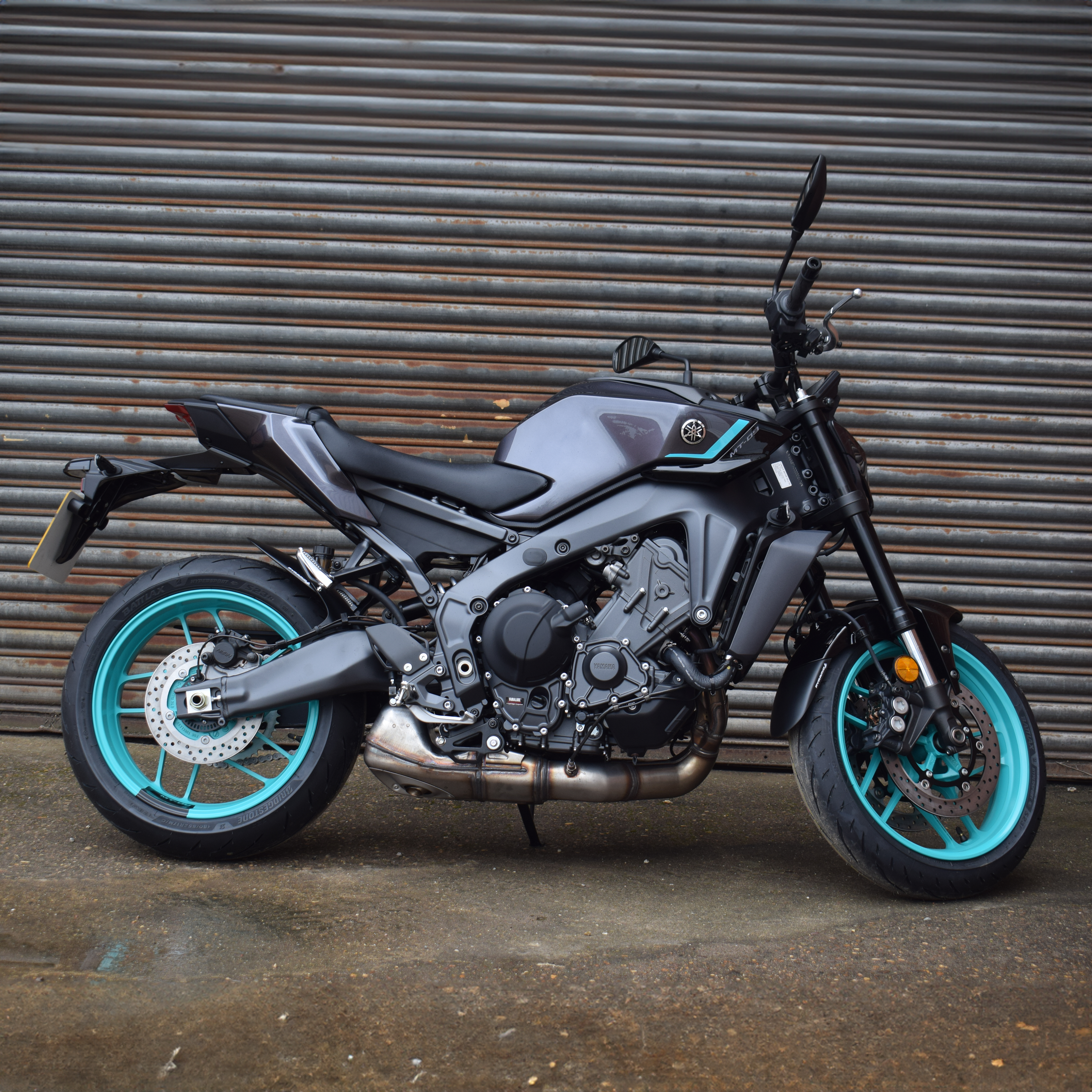 Pyramid Hugger Extension | Matte Black | Yamaha MT-09 2021>Current -  Shop name