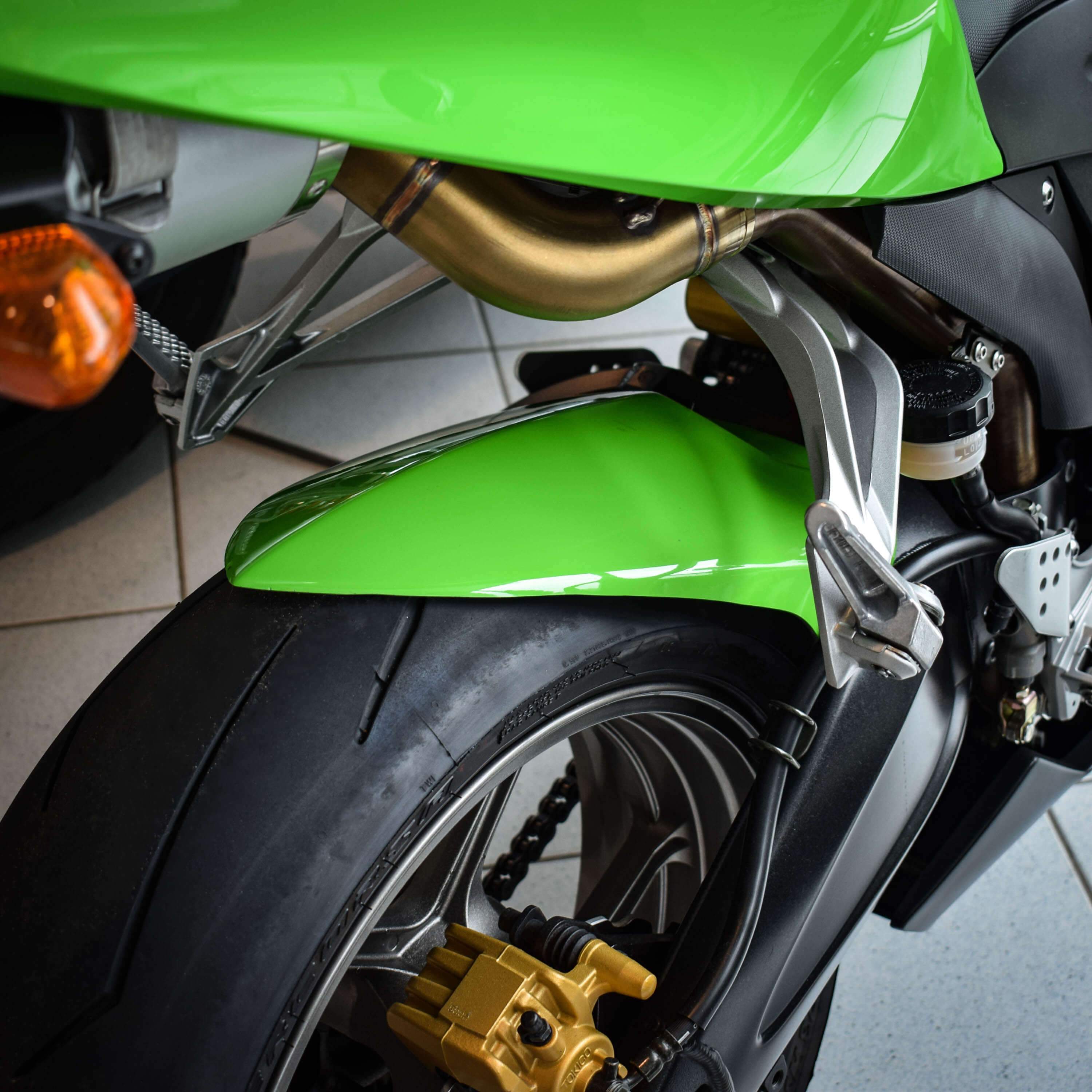 Pyramid Hugger | Gloss Green | Kawasaki Ninja ZX-6R 2005>2006 - Shop name