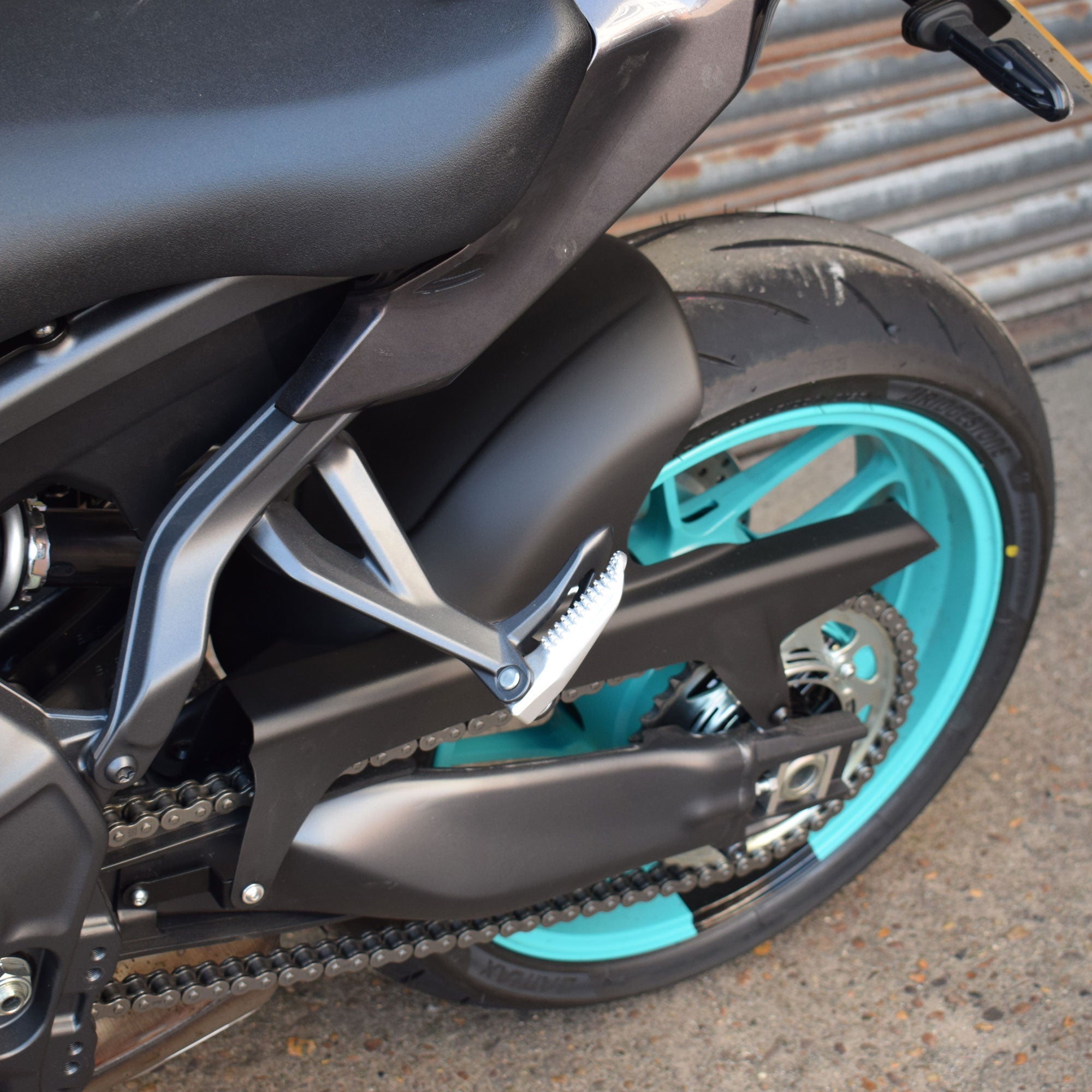 Pyramid Hugger | Ice Storm | Yamaha MT-09 2025>Current - Shop name