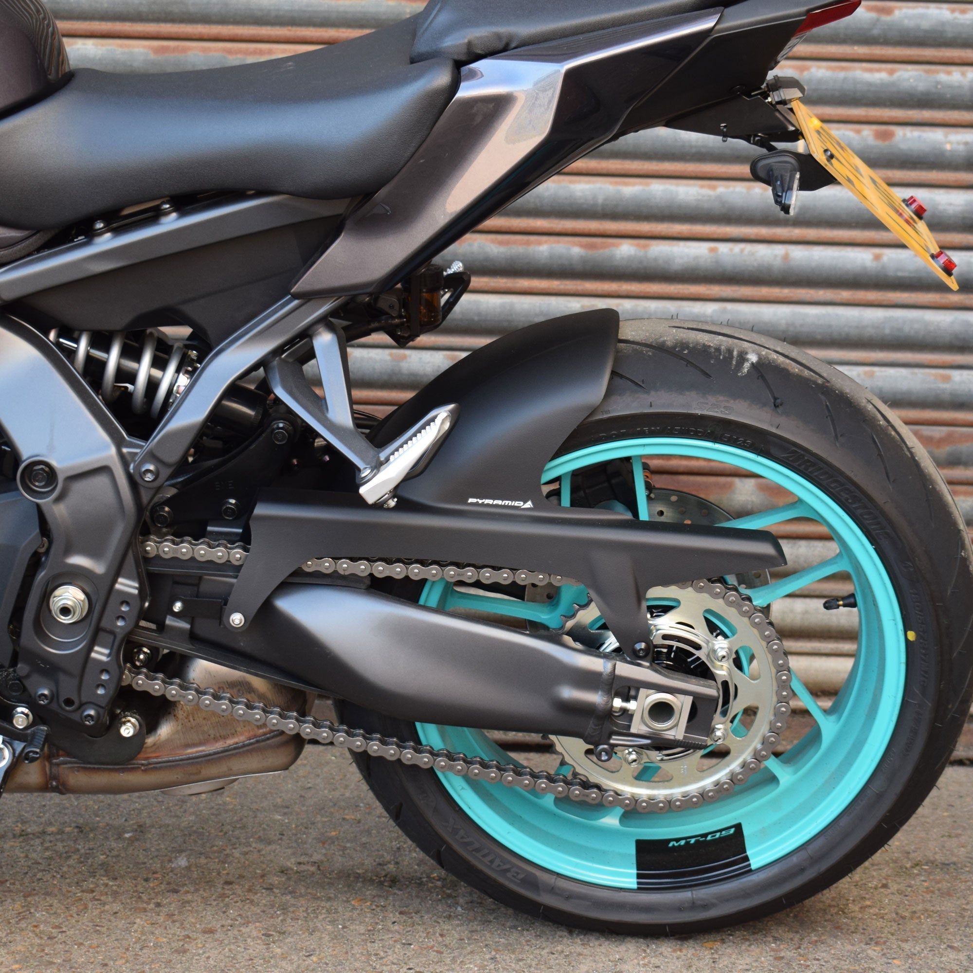 Pyramid Hugger | Ice Storm | Yamaha MT-09 2025>Current - Shop name