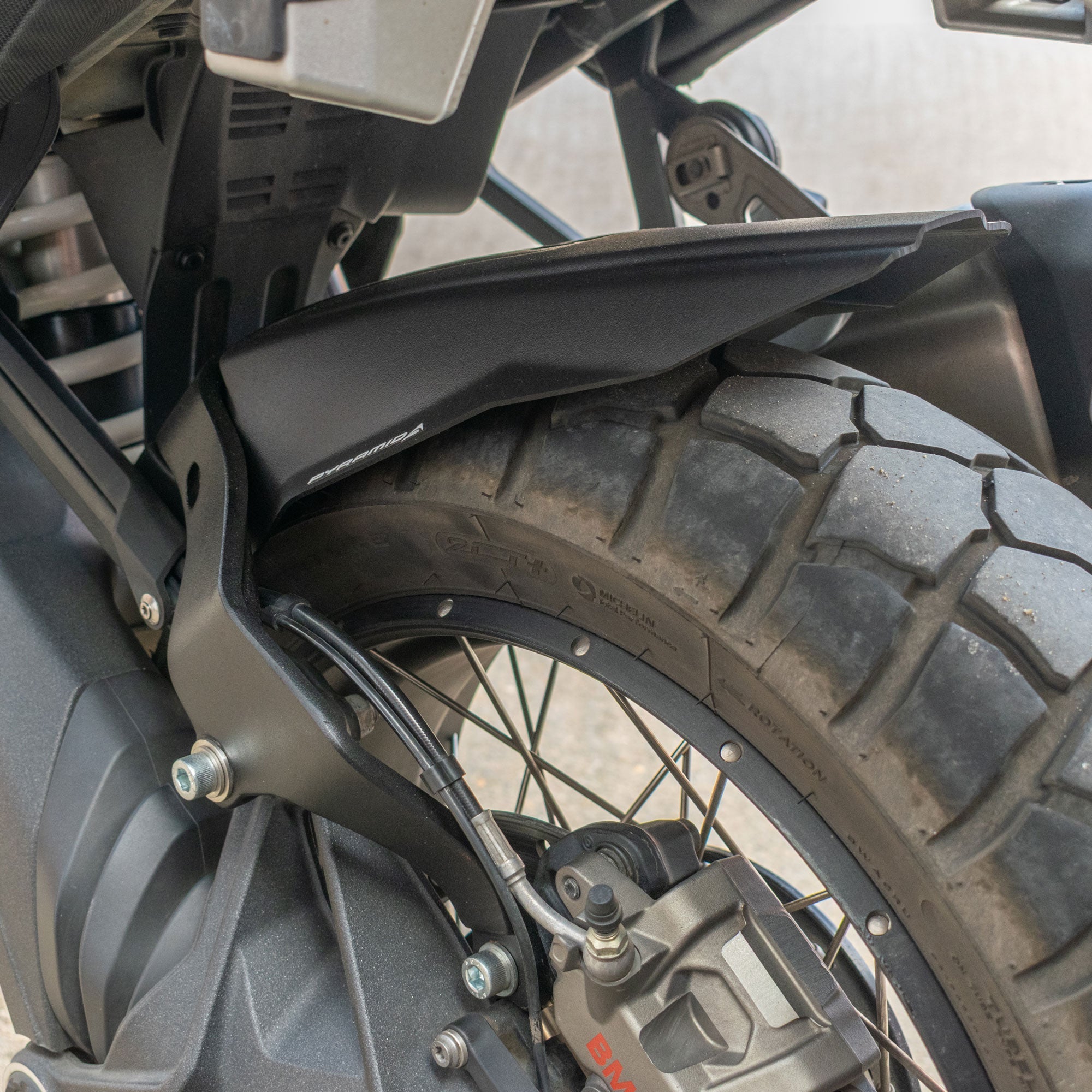 Pyramid Hugger | Matte Black | BMW R 1300 GS Adventure 2024>Current - Shop name