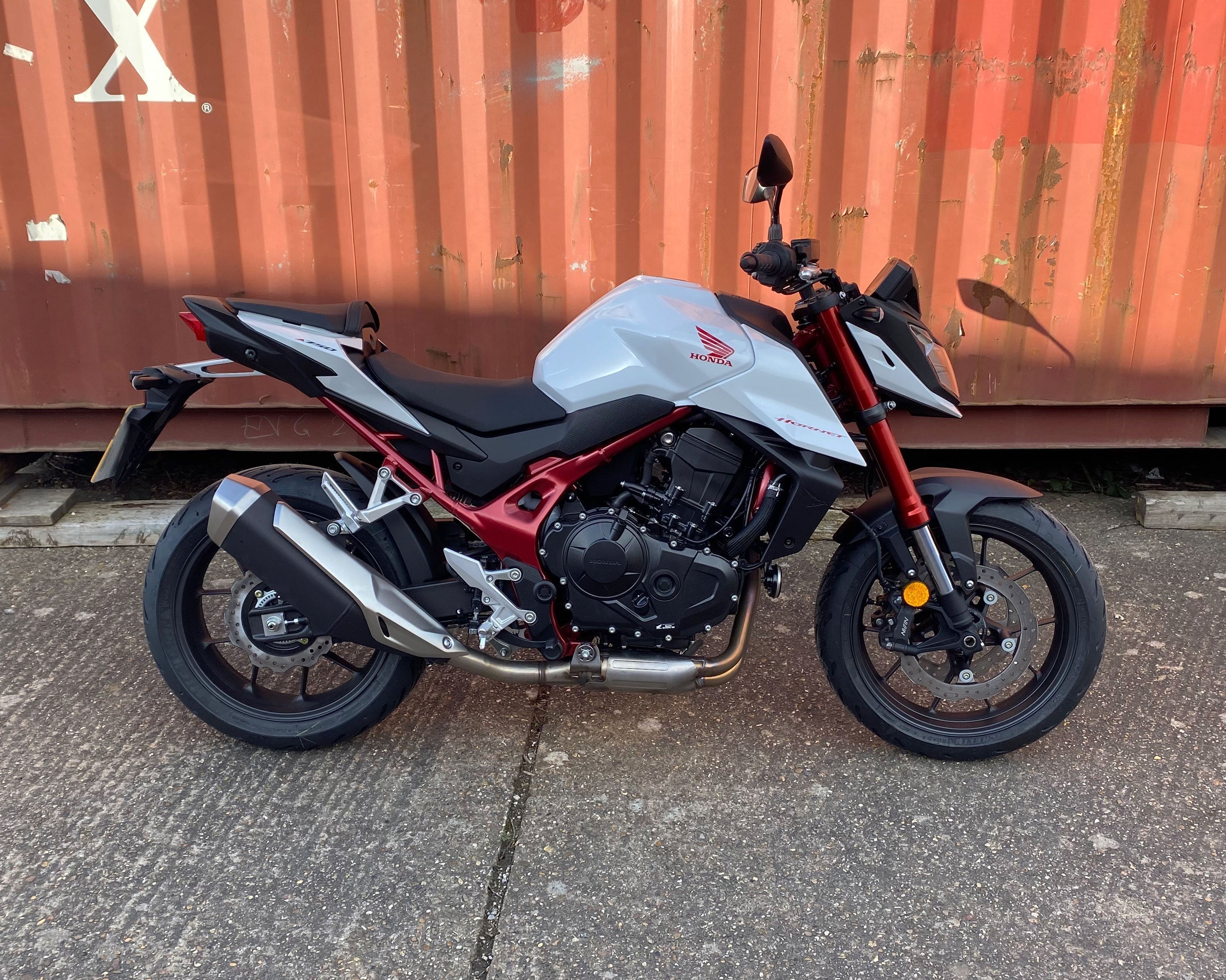 Pyramid Hugger | Matte Black | Honda CB750 Hornet 2023>2025 - Shop name