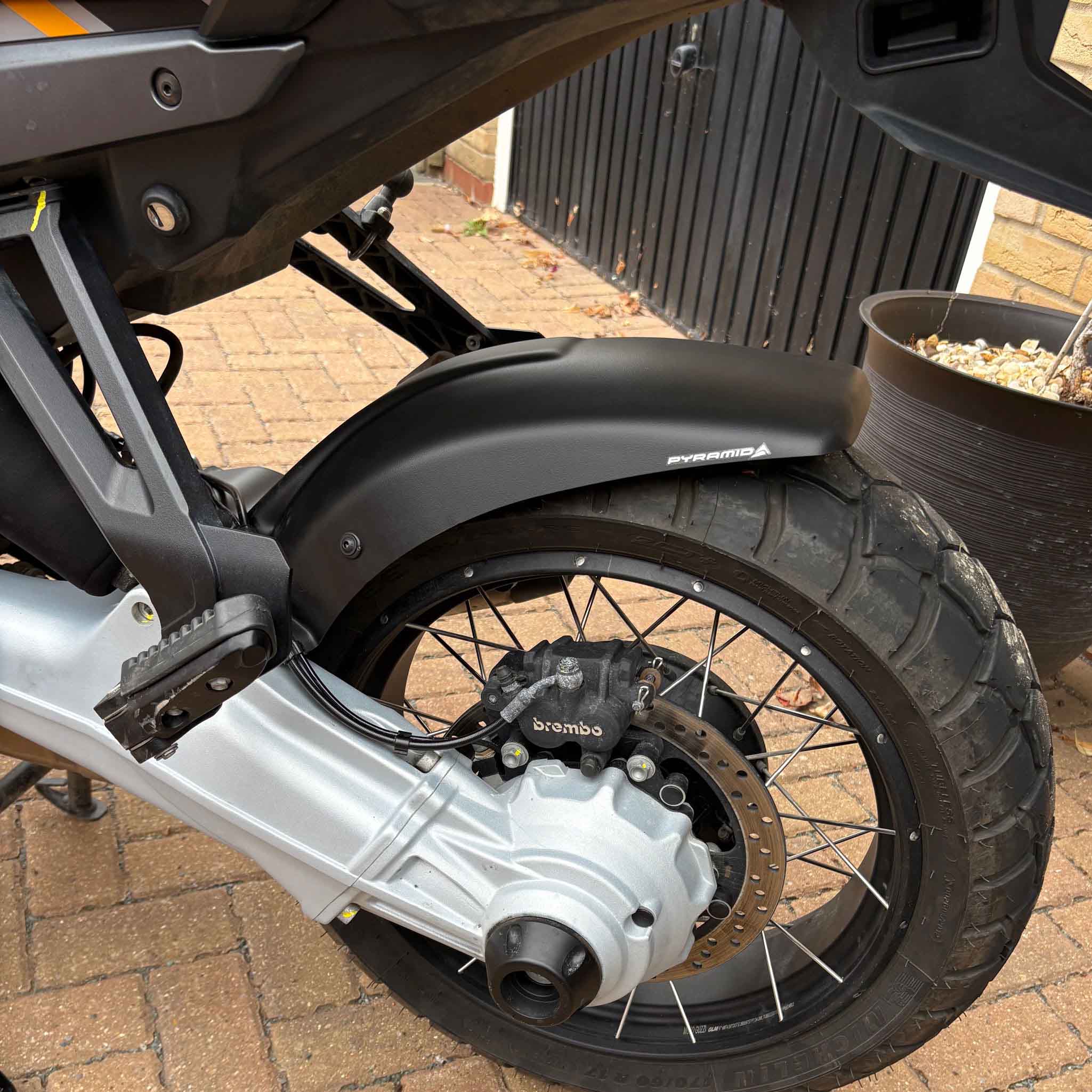 Pyramid Hugger | Matte Black | Moto Guzzi V100 Mandello 2022>Current - Pyramid Motorcycle Accessories