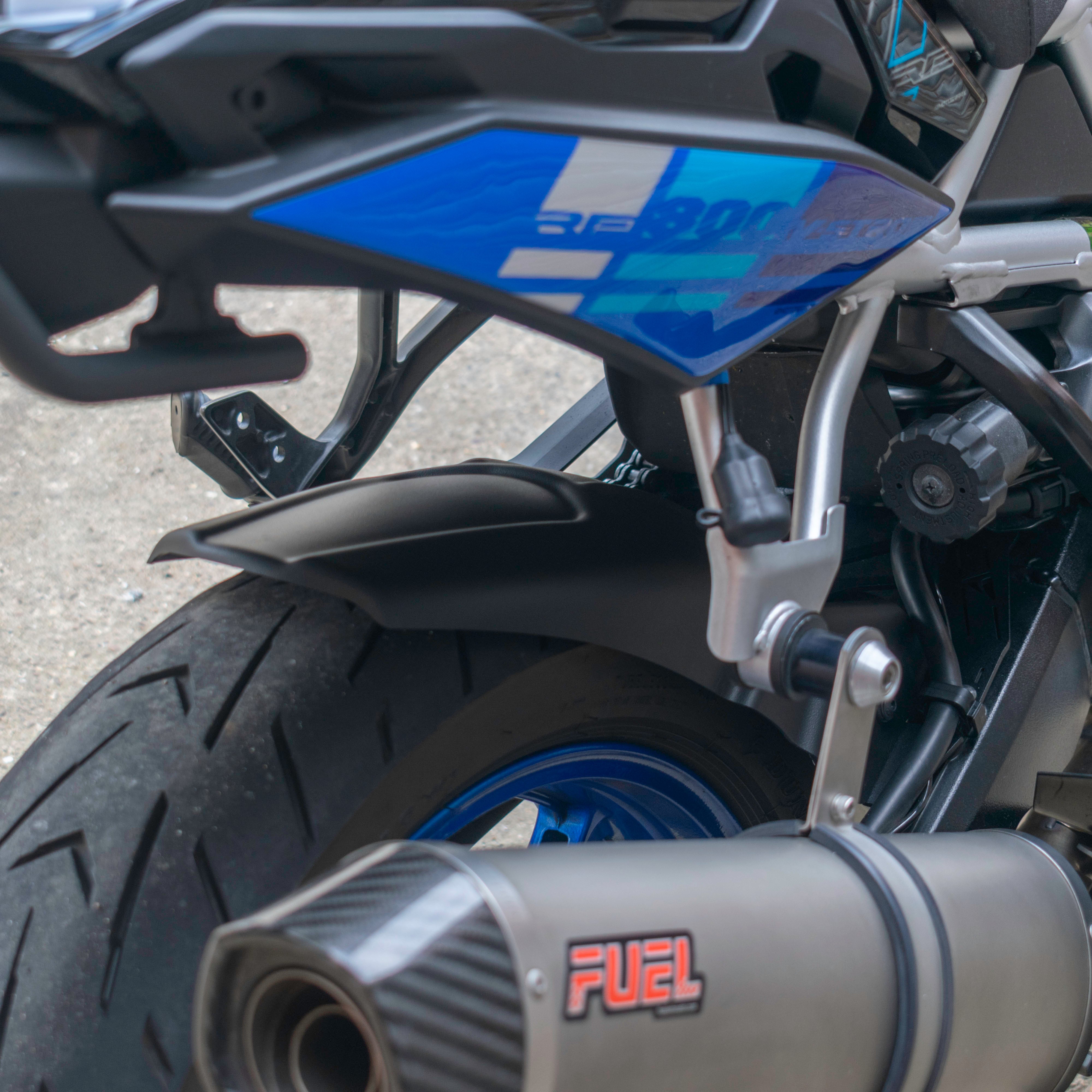 Pyramid Hugger | Matte Black | Suzuki V-Strom 800 DE 2023>Current - Pyramid Motorcycle Accessories