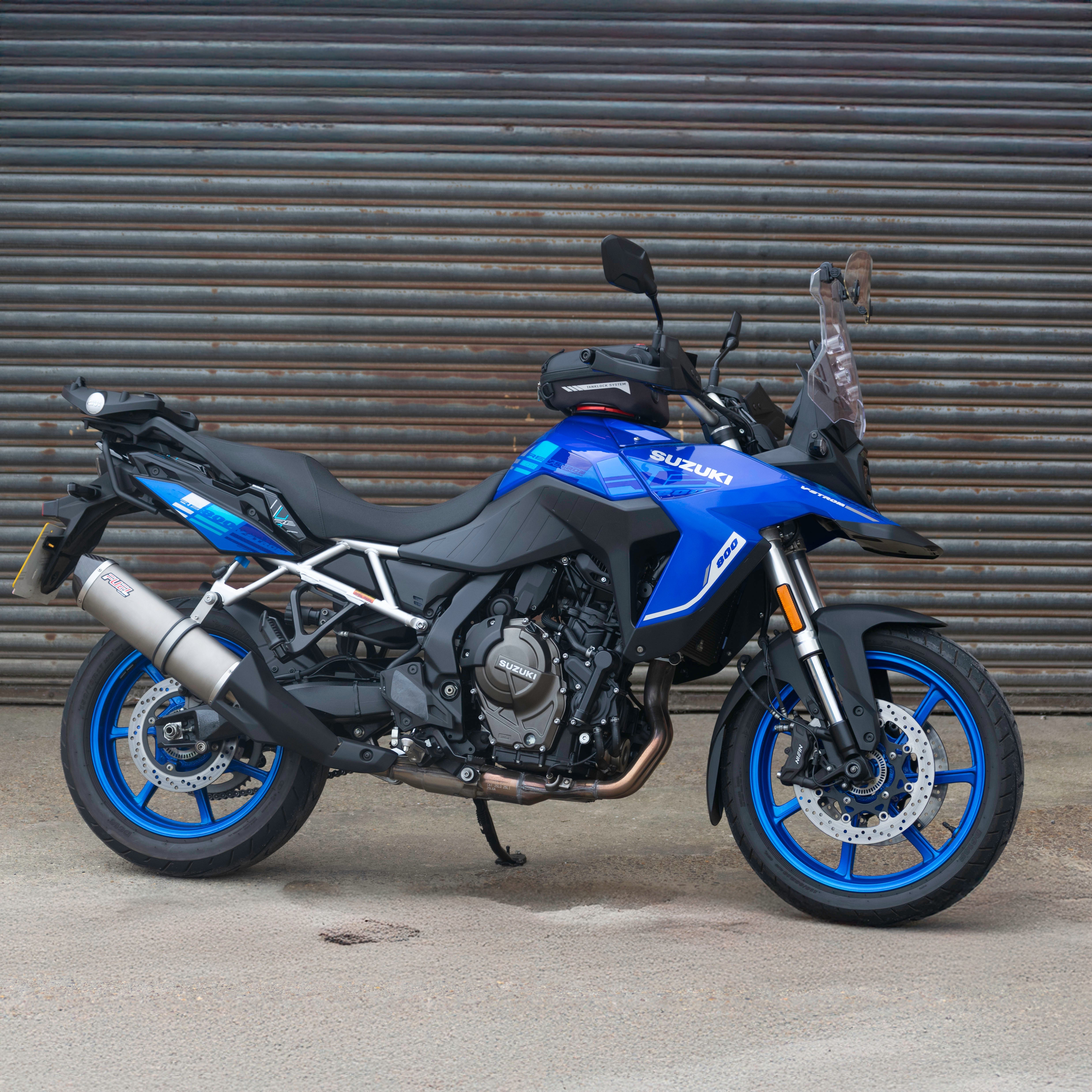 Pyramid Hugger | Matte Black | Suzuki V-Strom 800 DE 2023>Current - Pyramid Motorcycle Accessories