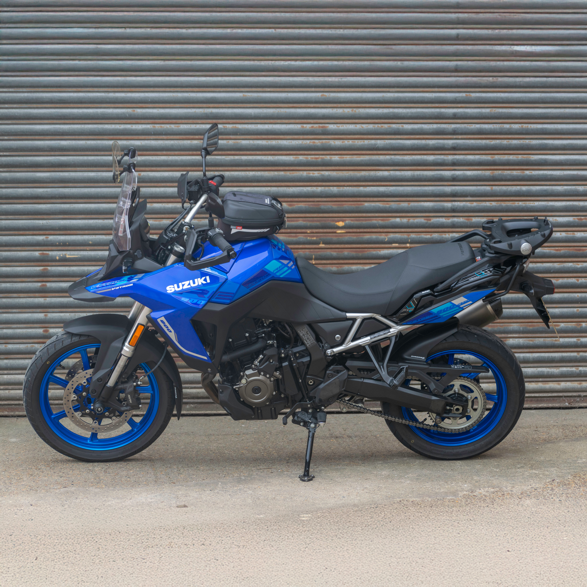 Pyramid Hugger | Matte Black | Suzuki V-Strom 800 DE 2023>Current - Pyramid Motorcycle Accessories