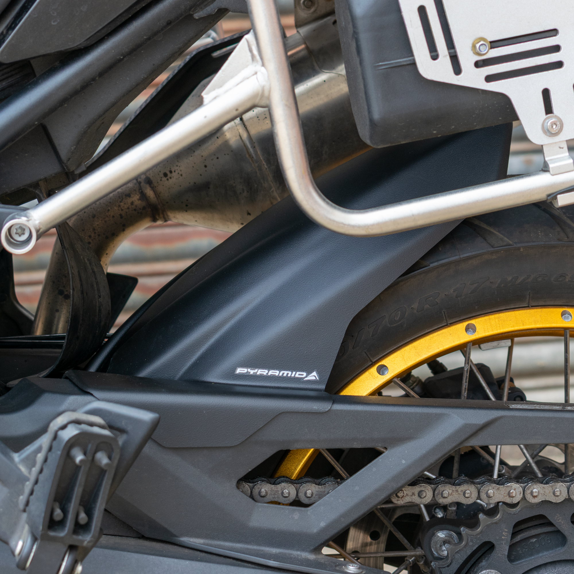 Pyramid Hugger | Matte Black | Voge DS900X Hugger 2024>Current - Shop name