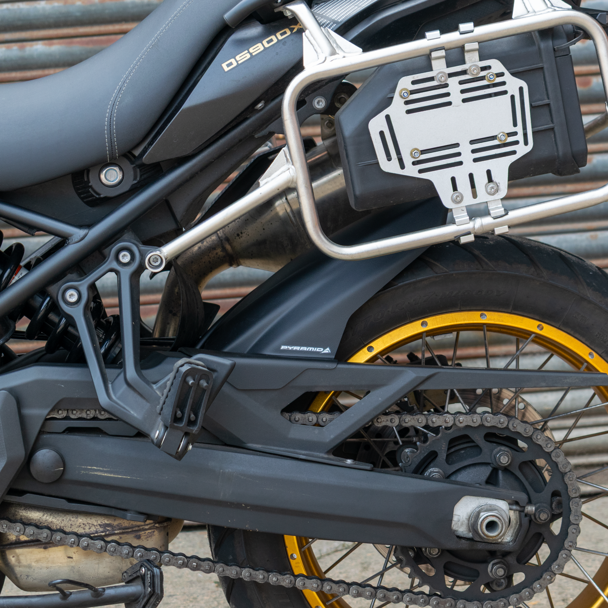 Pyramid Hugger | Matte Black | Voge DS900X Hugger 2024>Current - Shop name