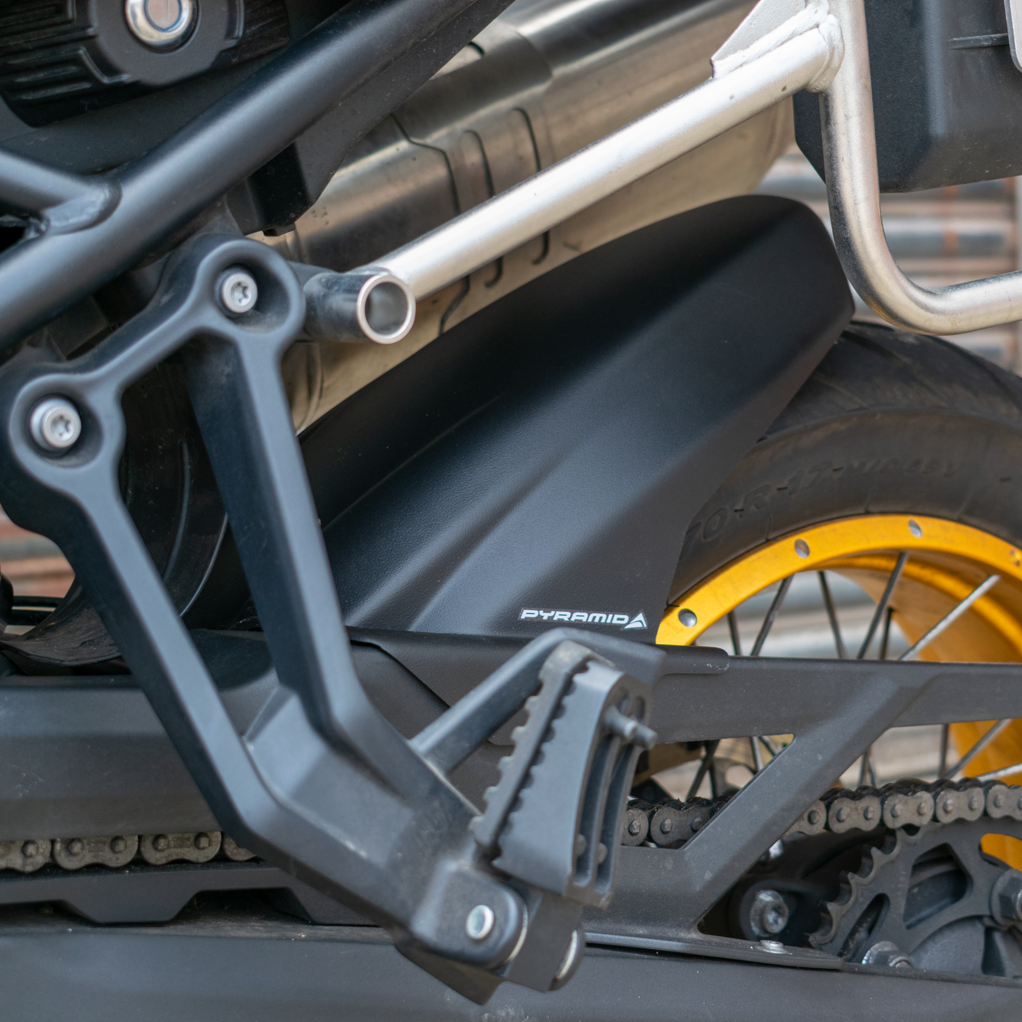 Pyramid Hugger | Matte Black | Voge DS900X Hugger 2024>Current - Pyramid Motorcycle Accessories