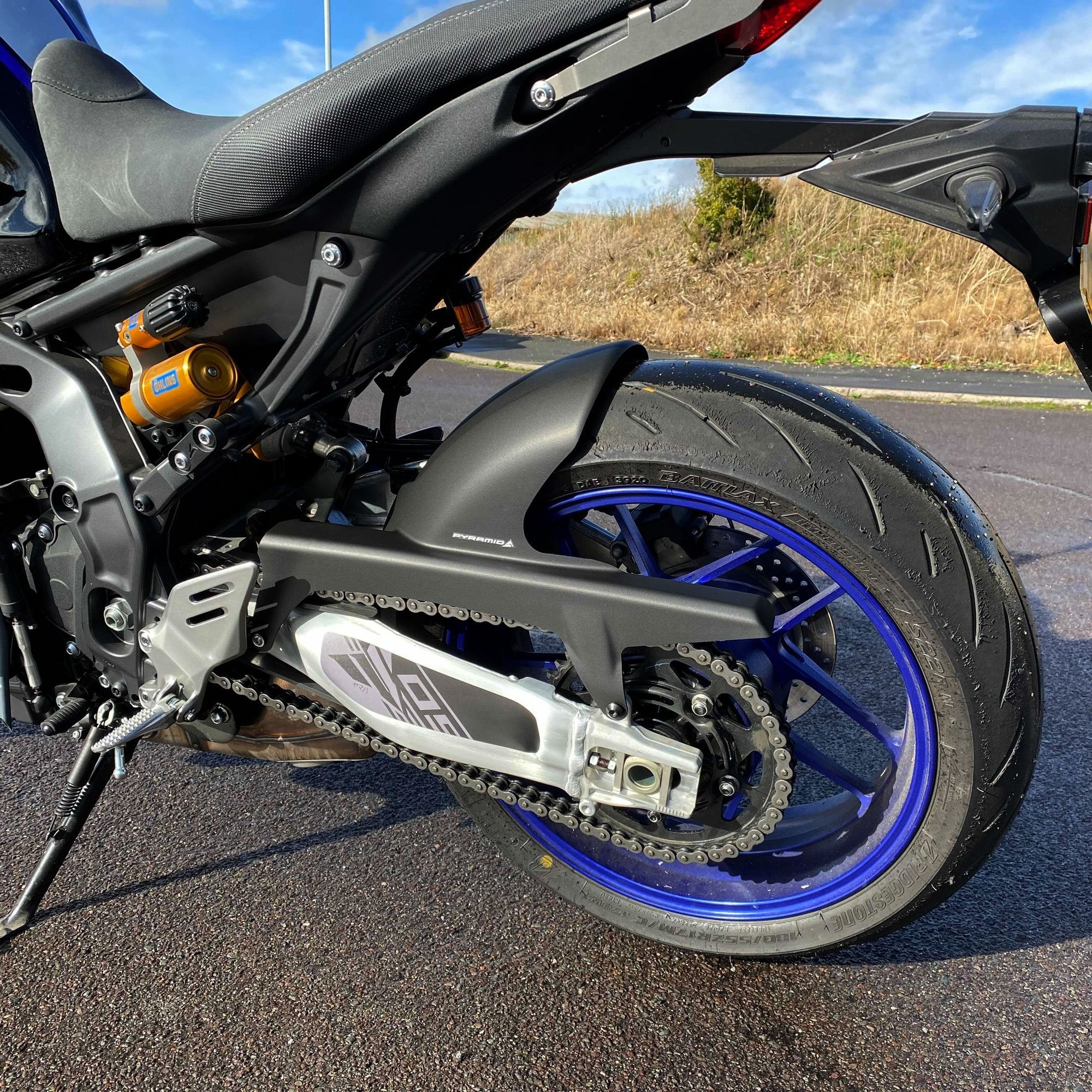 Pyramid Hugger | Matte Black | Yamaha MT-09 SP 2021>Current - Pyramid Motorcycle Accessories
