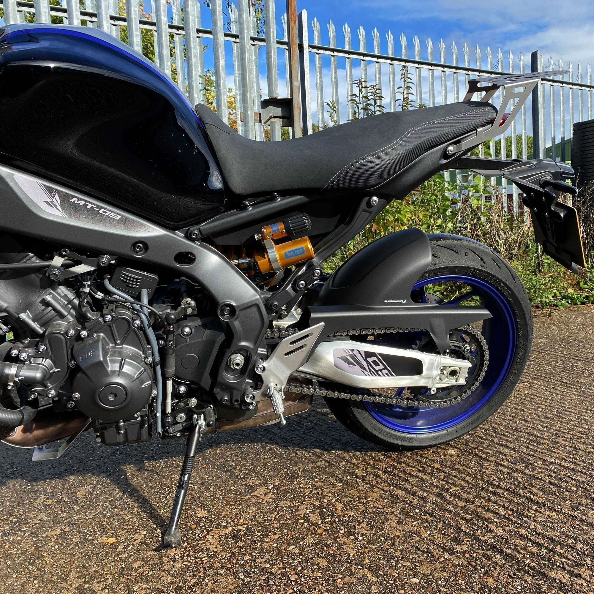 Pyramid Hugger | Matte Black | Yamaha MT-09 SP 2021>Current - Pyramid Motorcycle Accessories