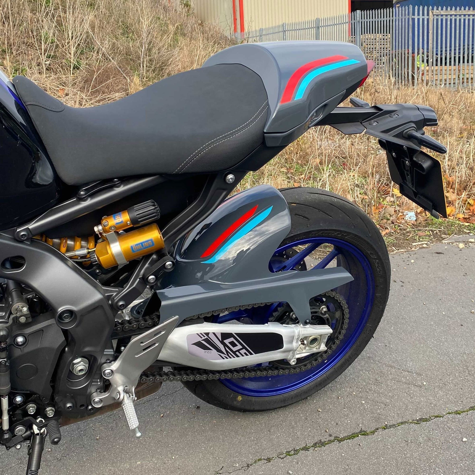Pyramid Hugger | Storm Fluo/Cyan Storm Colours | Yamaha MT-09 2021>2023 - Pyramid Motorcycle Accessories