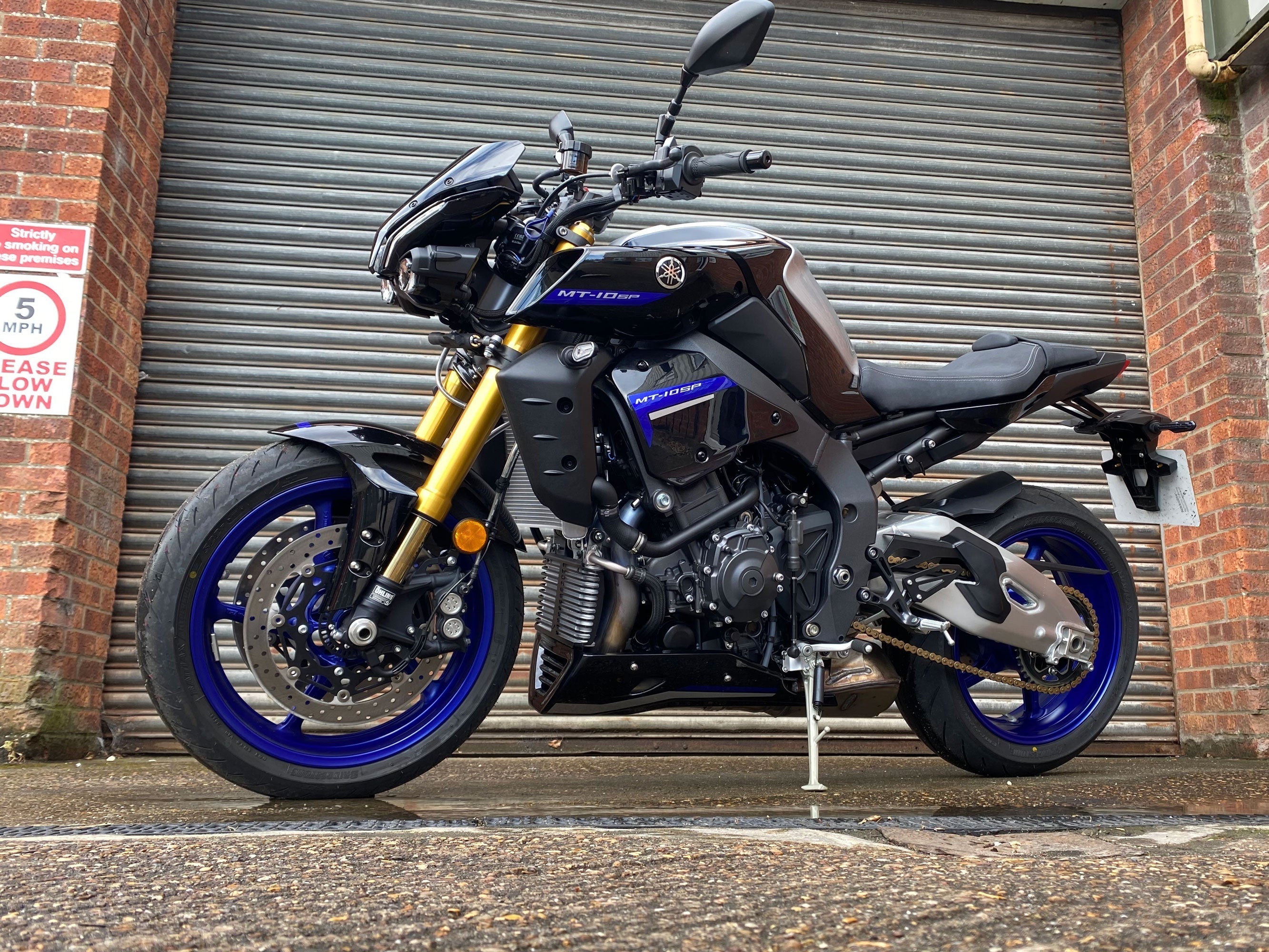 Pyramid Oil Cooler Guard | Matte Black | Yamaha MT-10 SP 2016>Current - Shop name