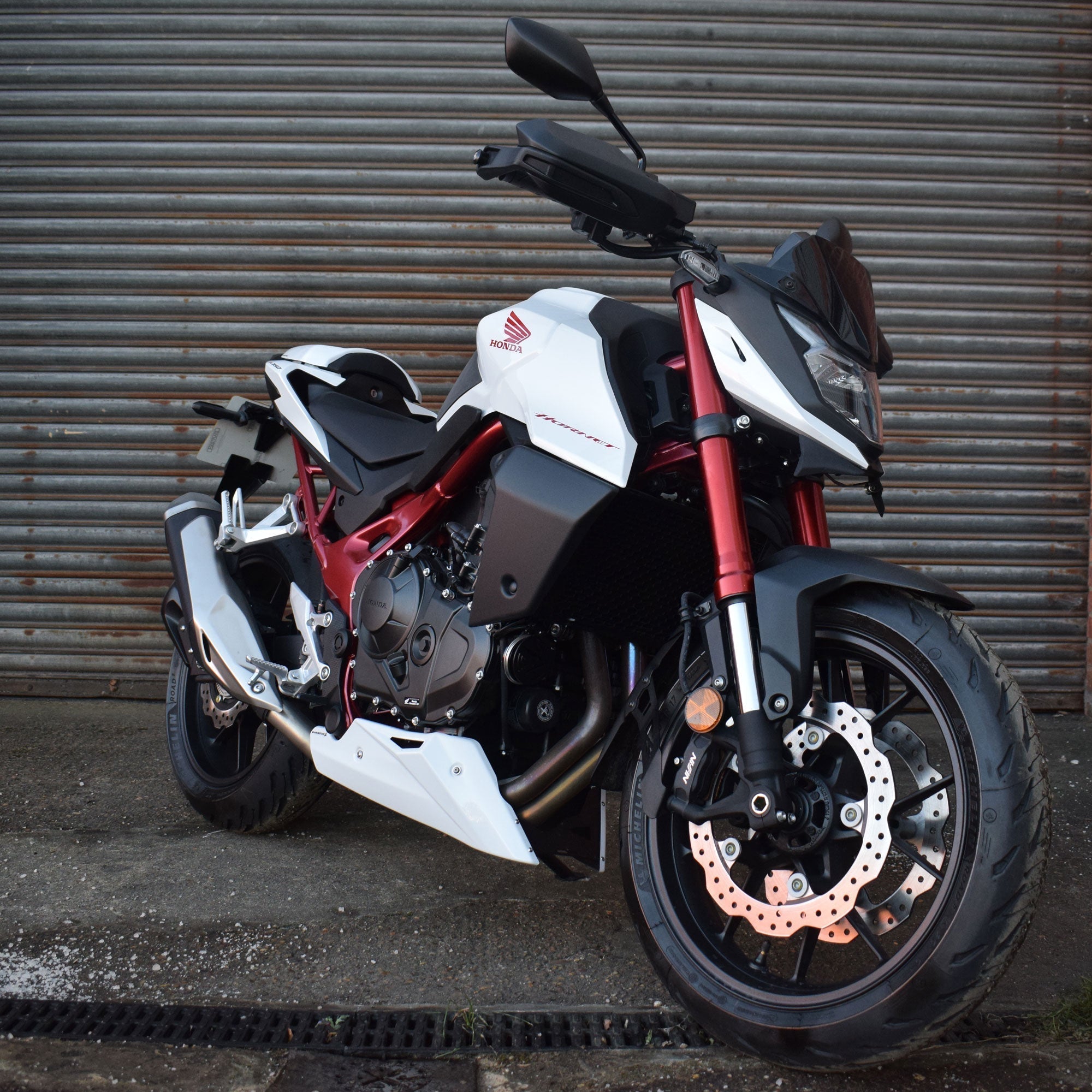 Pyramid Radiator Cheeks | Matte Black | Honda CB750 Hornet 2022>Current - Pyramid Motorcycle Accessories