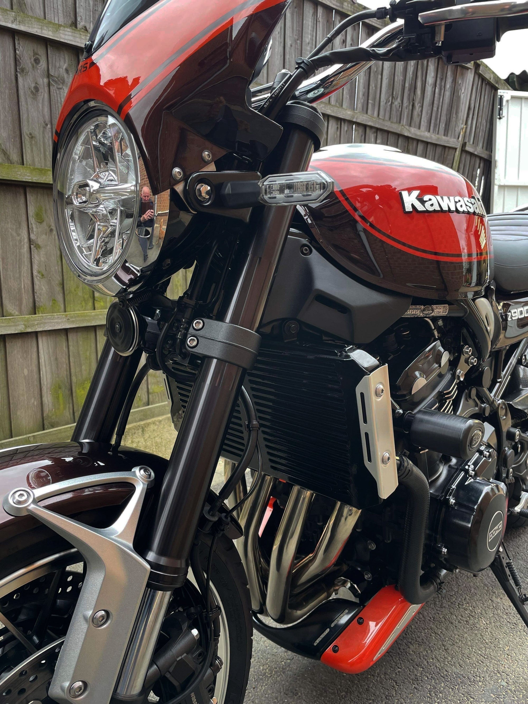 Pyramid Radiator Guard | Matte Black | Kawasaki Z 900 RS Cafe 2018>2020 - Shop name