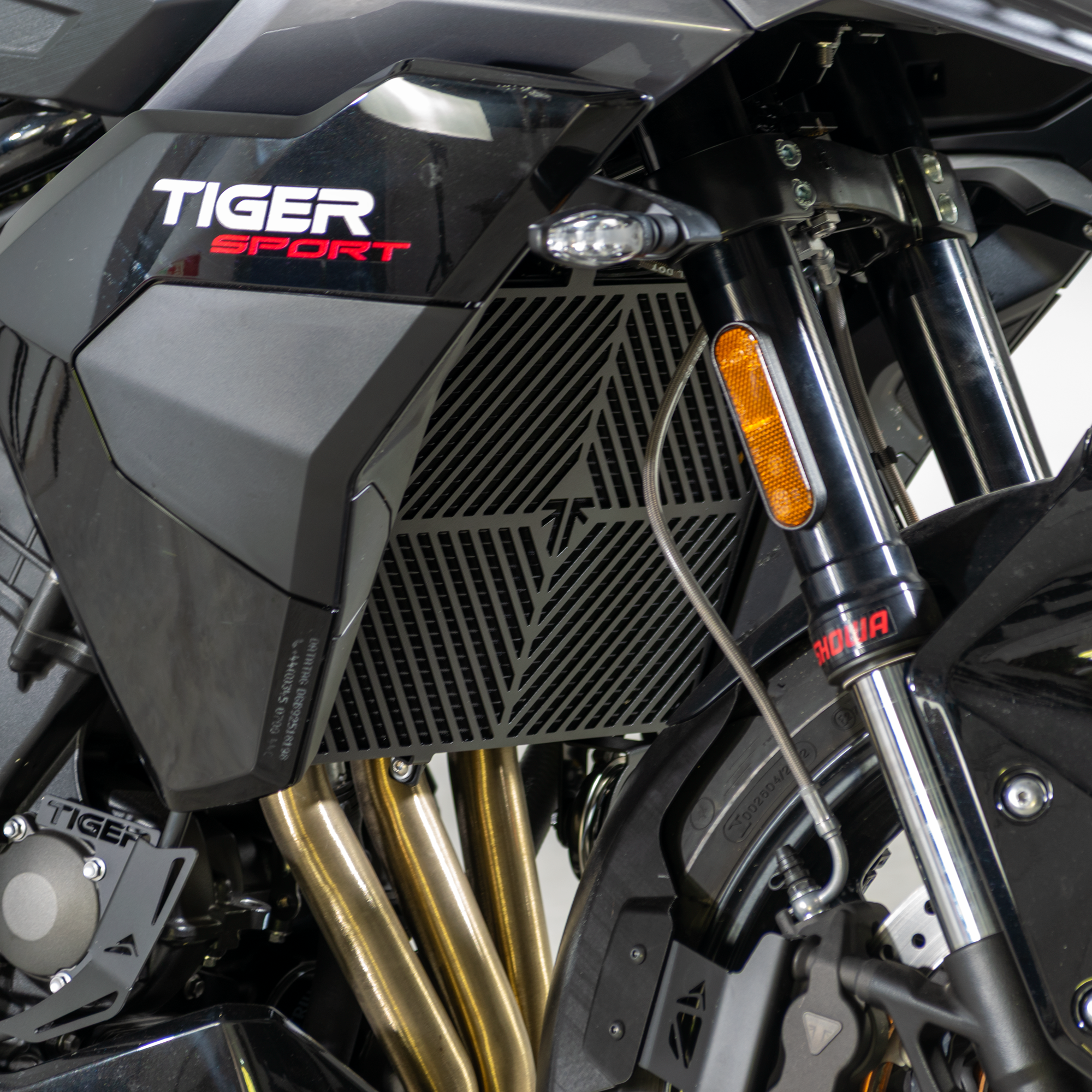 Pyramid Radiator Guard | Matte Black | Triumph Tiger Sport 800 2025>Current - Shop name