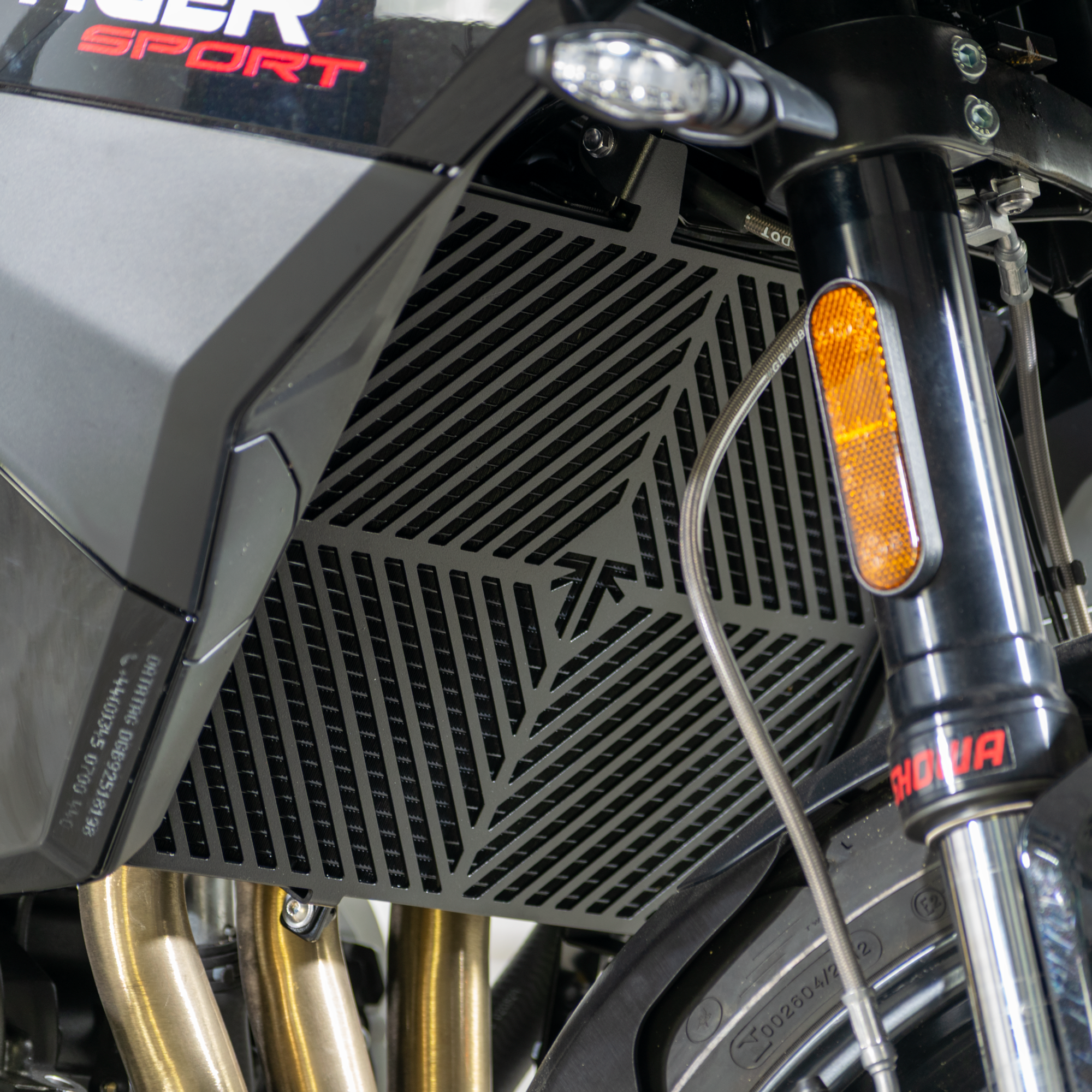 Pyramid Radiator Guard | Matte Black | Triumph Trident 800 2026>Current - Pyramid Motorcycle Accessories