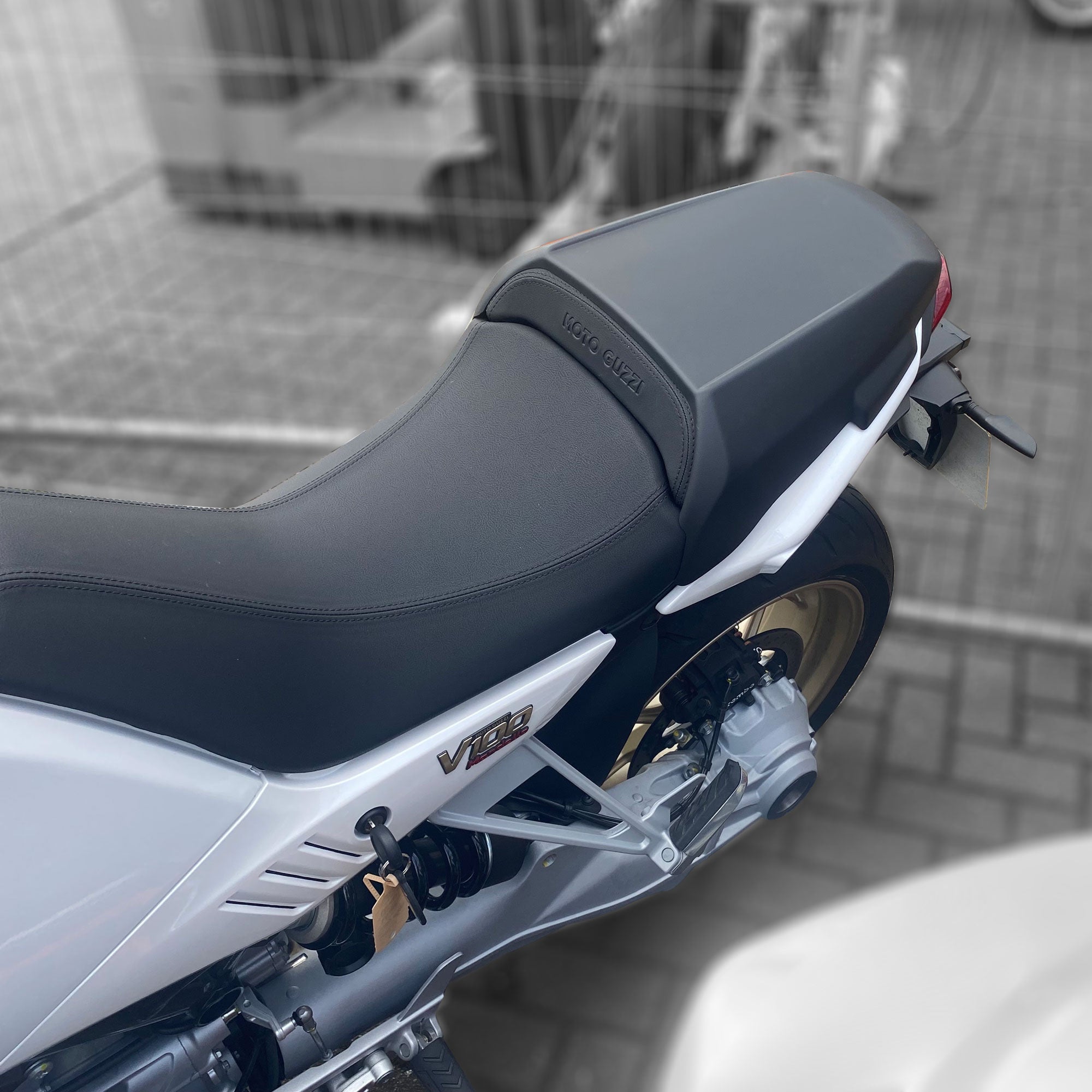 Pyramid Seat Cowl | Grigio Avanguardia | Moto Guzzi V100 Mandello S 2022>Current - Shop name