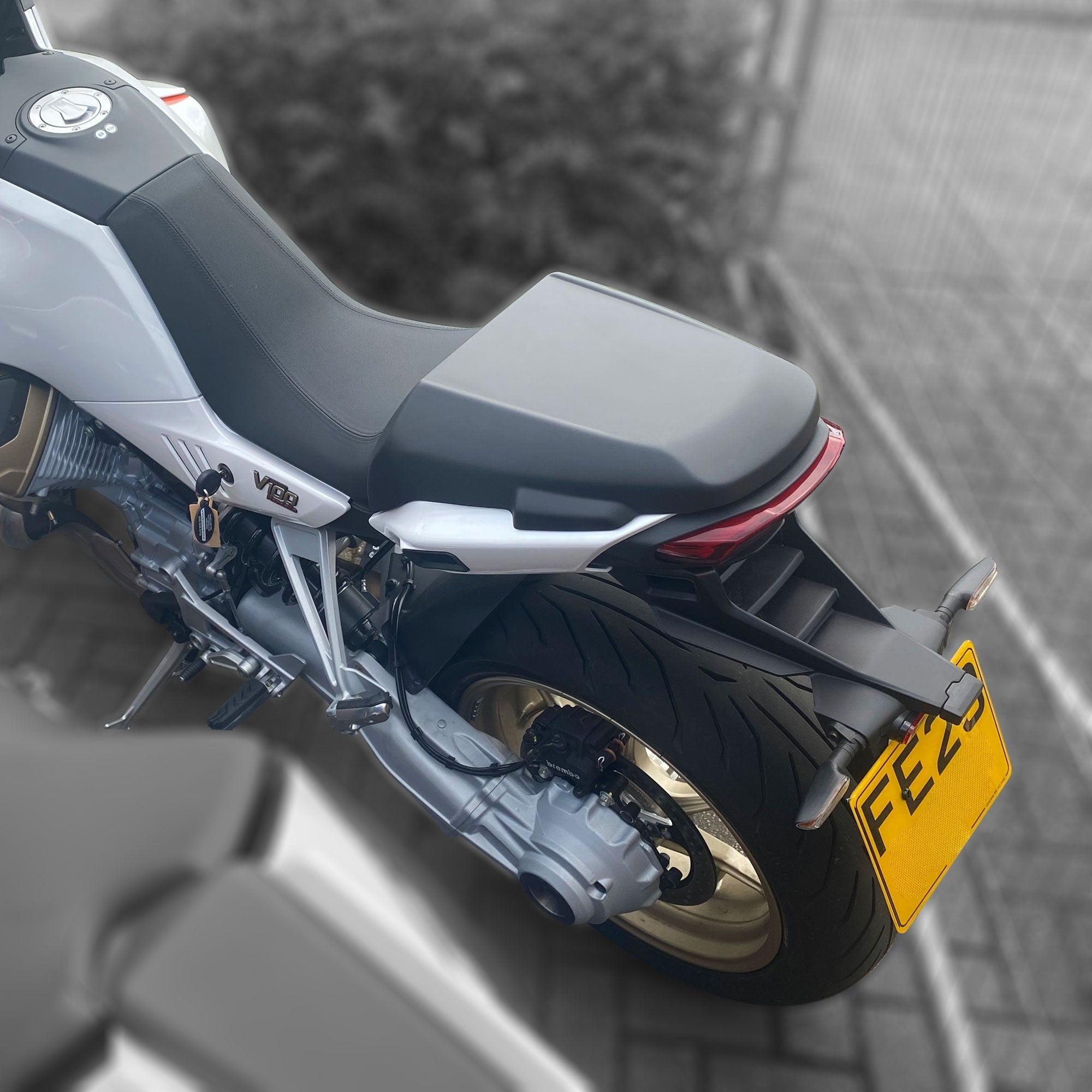 Pyramid Seat Cowl | Grigio Avanguardia | Moto Guzzi V100 Mandello S 2022>Current - Shop name