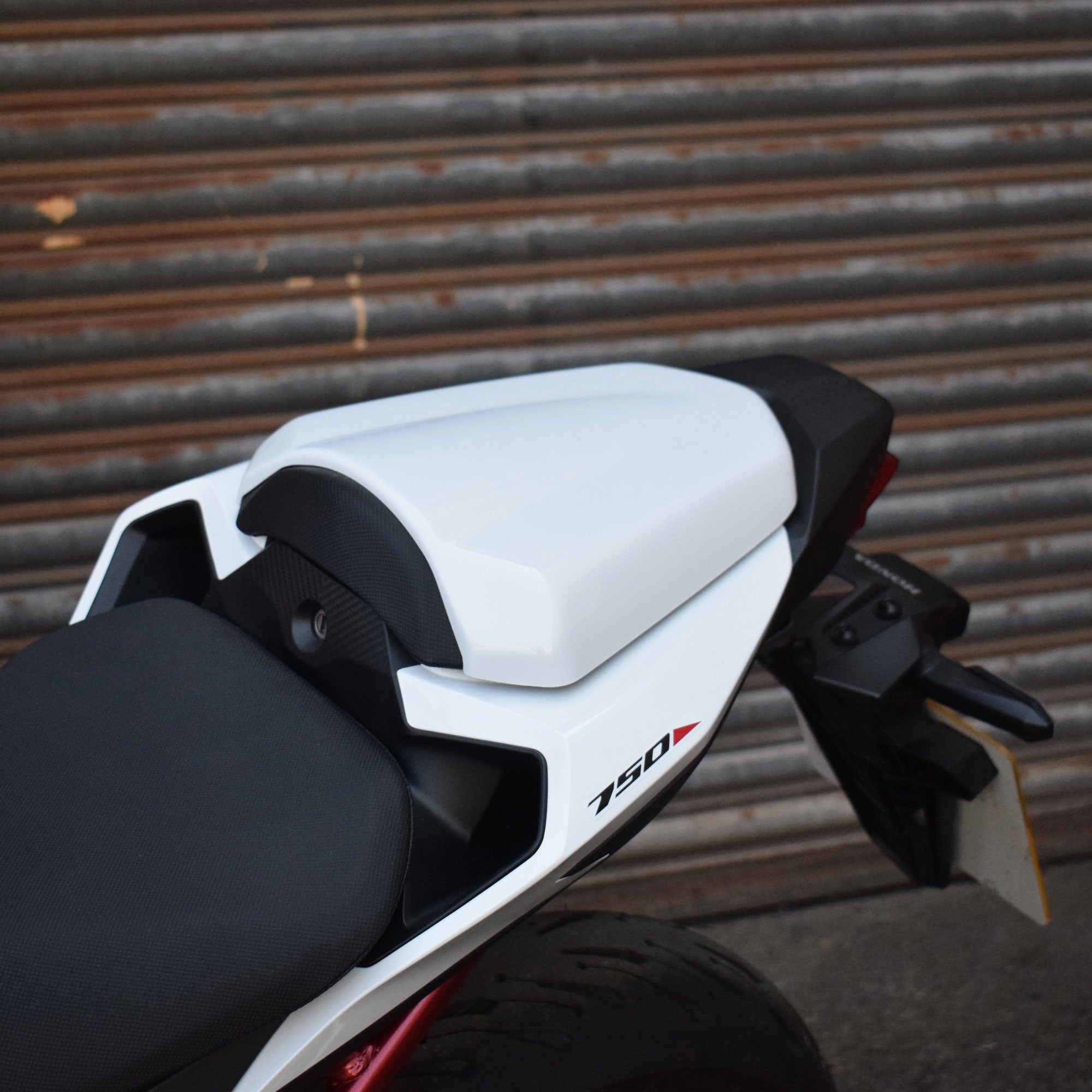 Pyramid Seat Cowl | Matte Pearl Glare White | Honda CB750 Hornet 2025> - Pyramid Motorcycle Accessories