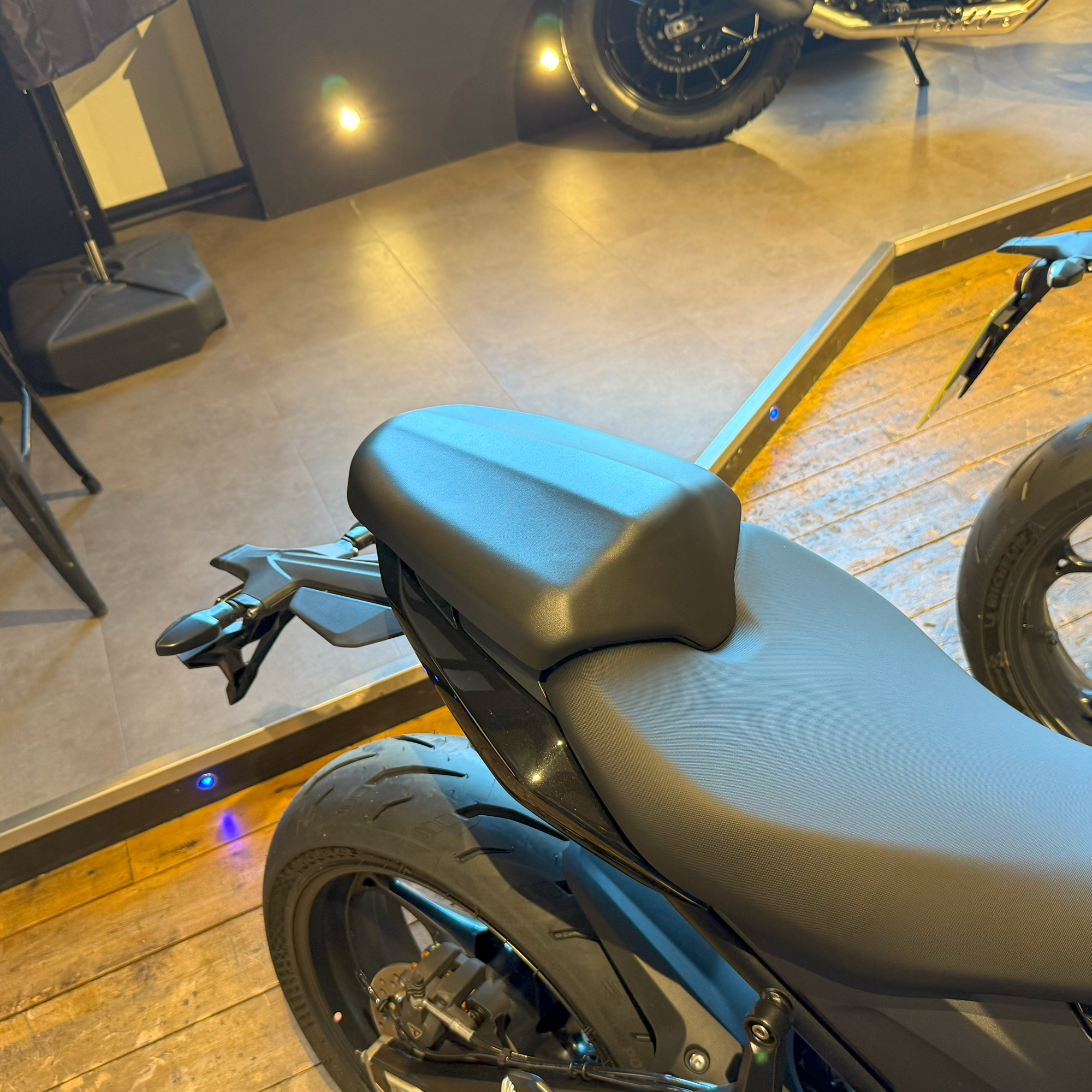 Pyramid Seat Cowl | Carnival Red & Sapphire Black | Triumph Trident 800 2026>Current - Pyramid Motorcycle Accessories
