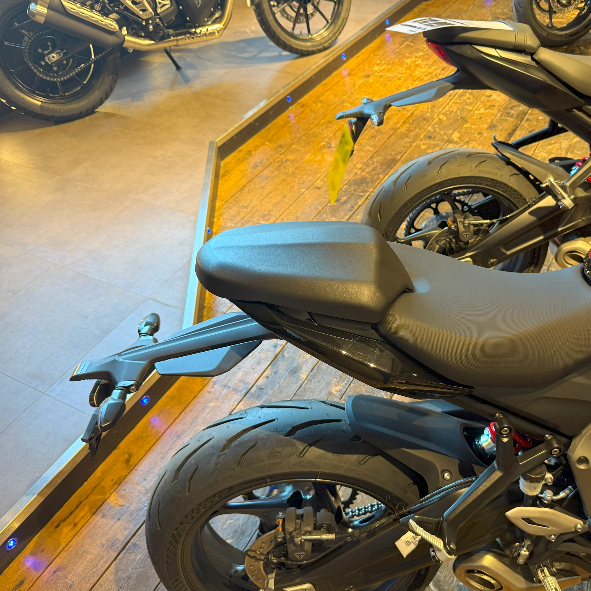 Pyramid Seat Cowl | Carnival Red & Sapphire Black | Triumph Trident 800 2026>Current - Pyramid Motorcycle Accessories