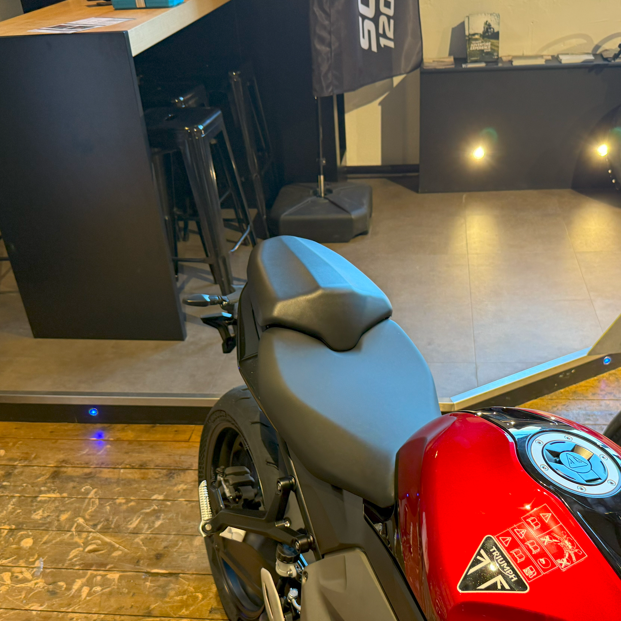Pyramid Seat Cowl | Carnival Red & Sapphire Black | Triumph Trident 800 2026>Current - Pyramid Motorcycle Accessories