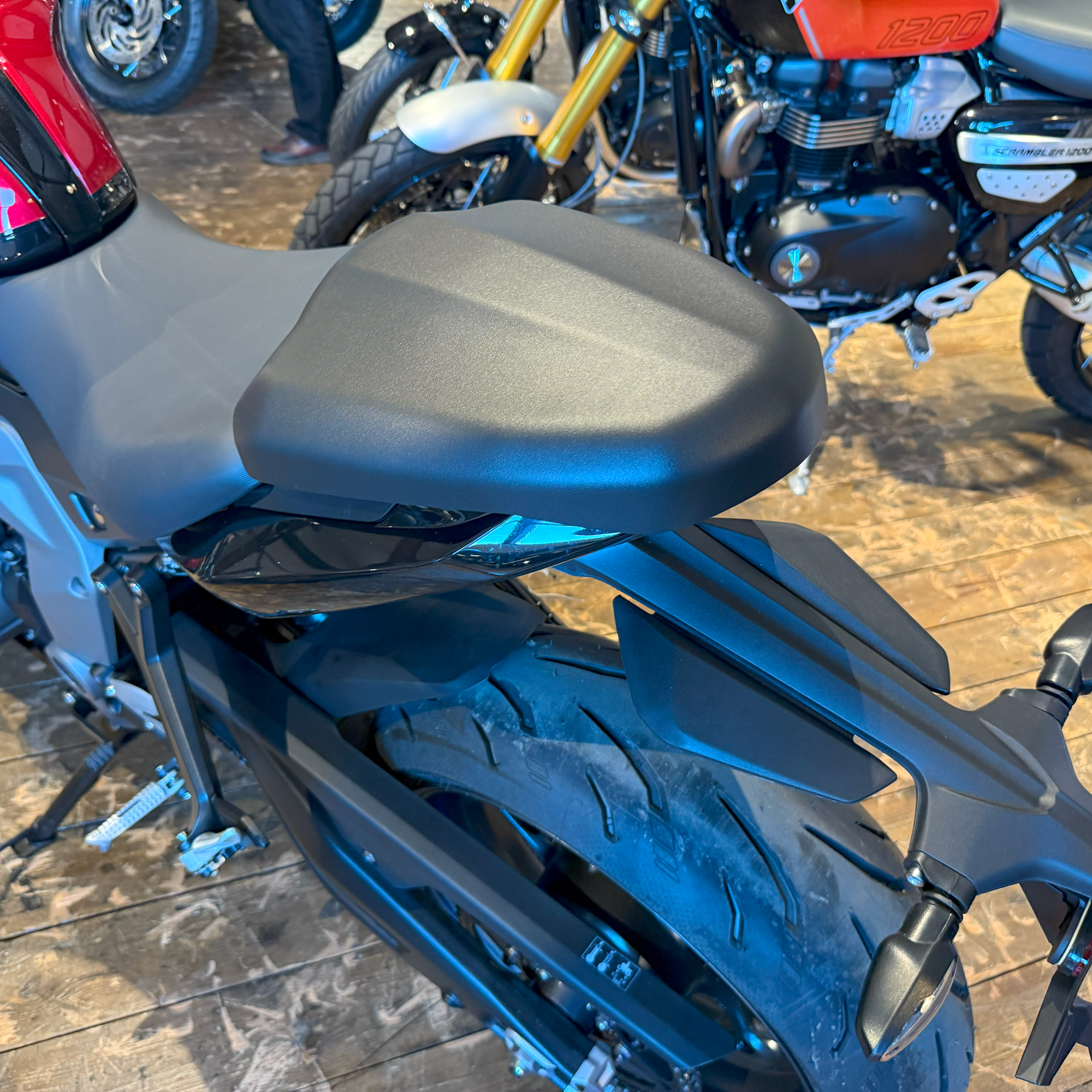 Pyramid Seat Cowl | Carnival Red & Sapphire Black | Triumph Trident 800 2026>Current - Pyramid Motorcycle Accessories