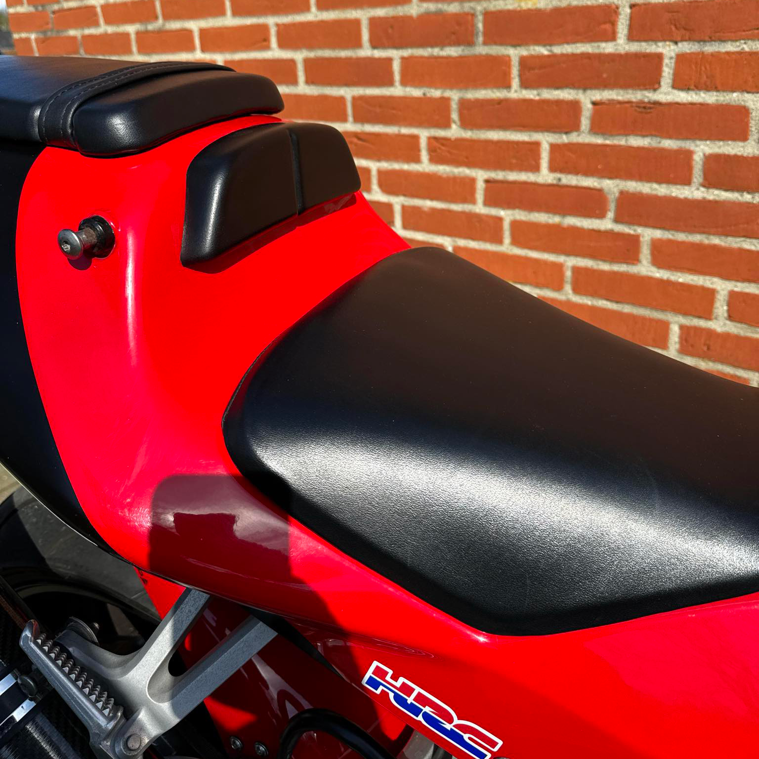 Pyramid Seat Pad | Black | Honda VTR 1000 SP1 2000>2001 - Shop name