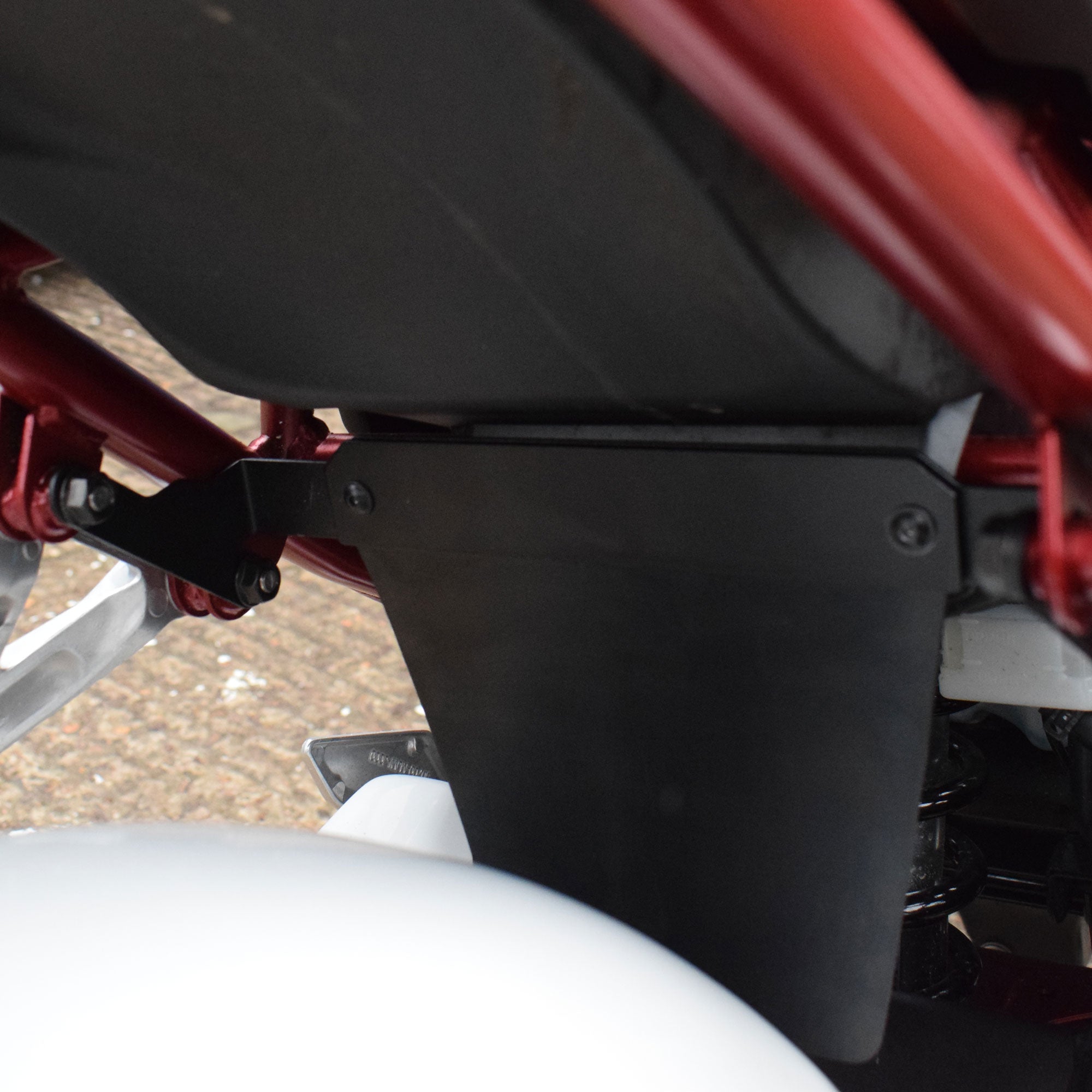 Pyramid Shock Shield | Black | Honda CB750 Hornet 2023>Current - Shop name